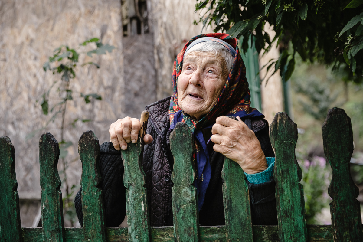 REPORTAJ. Viața celor 10 locuitori rămași în satul în care Gigi Becali a făcut o mănăstire și are planuri pentru alta: „Domnul ăsta a venit la poartă, m-a întrebat câţi ani am, apoi s-a dus şi mi-a adus o găleată de apă”