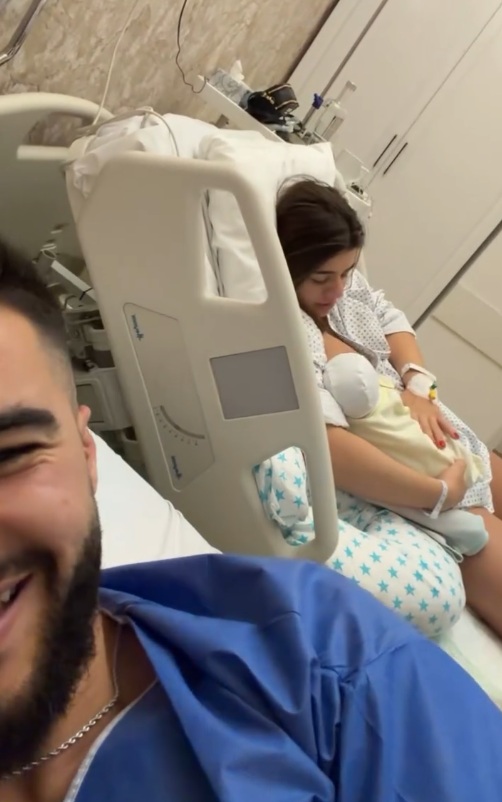 Iancu Sterp și Denisa Coțolan au devenit părinți înainte de Crăciun. Primele imagini cu bebelușul
