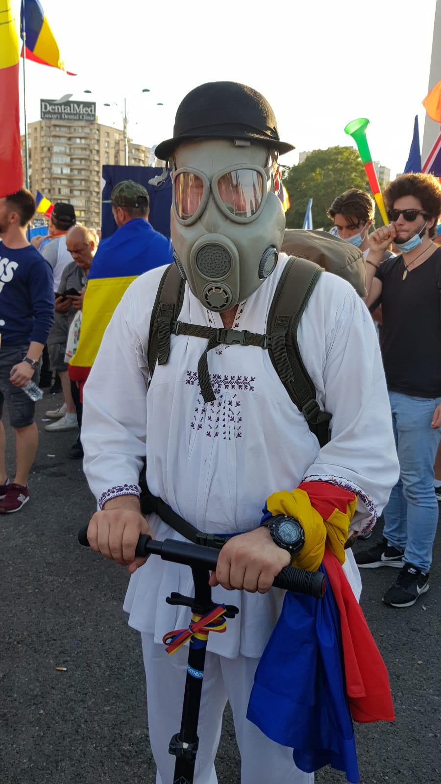 UPDATE. Război de stradă între jandarmi și huligani, în Piața Victoriei. 452 de persoane rănite / VIDEO&FOTO