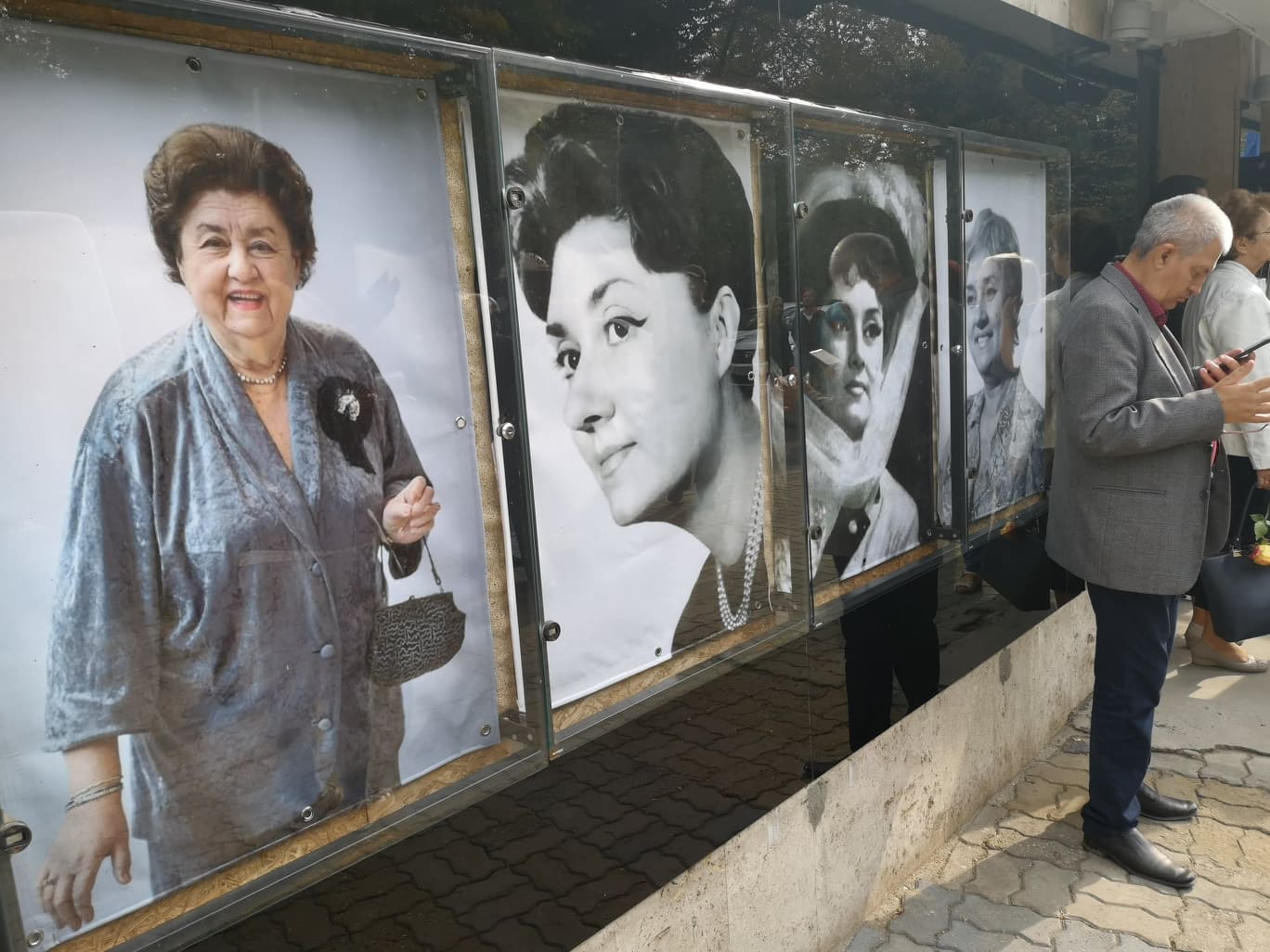 Admiratorii au venit să-i aducă un ultim omagiu actriței Tamara Buciuceanu Botez  la Teatrul Bulandra