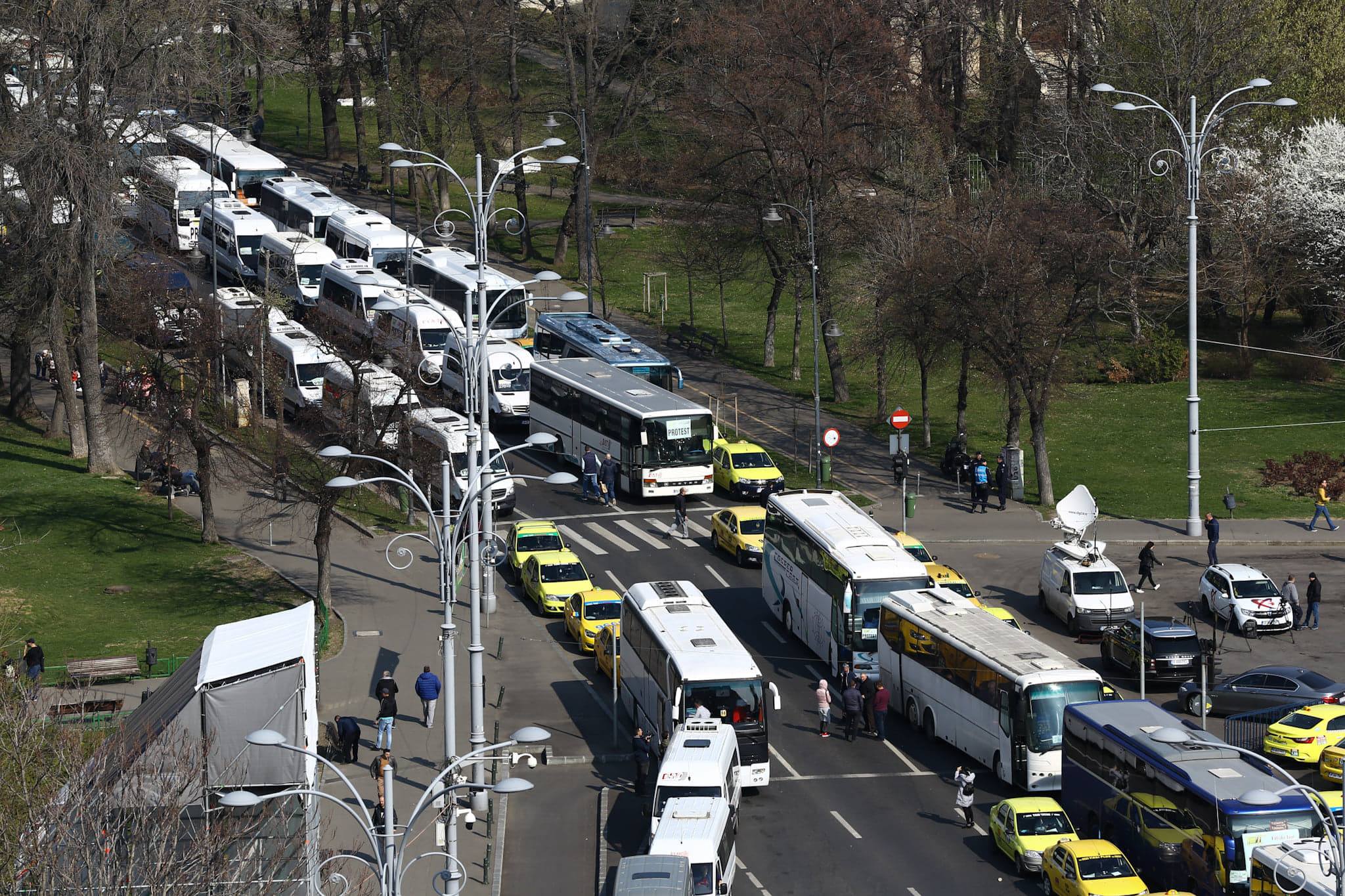 UPDATE / Transportatorii s-au înțeles cu Guvernul. Protestul din Piața Victoriei s-a încheiat cu trei ore mai devreme