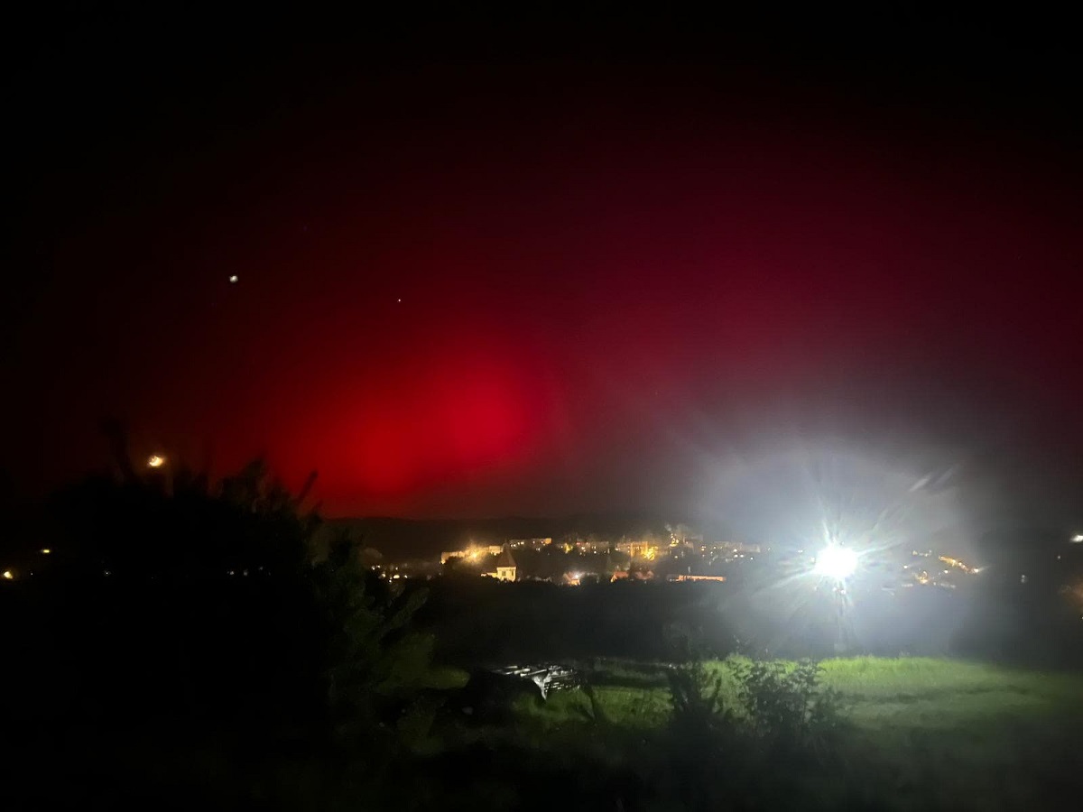 Aurora boreală, vizibilă în România. Spectacolul ceresc, provocat de cea mai puternică furtună solară din ultimele decenii. FOTO