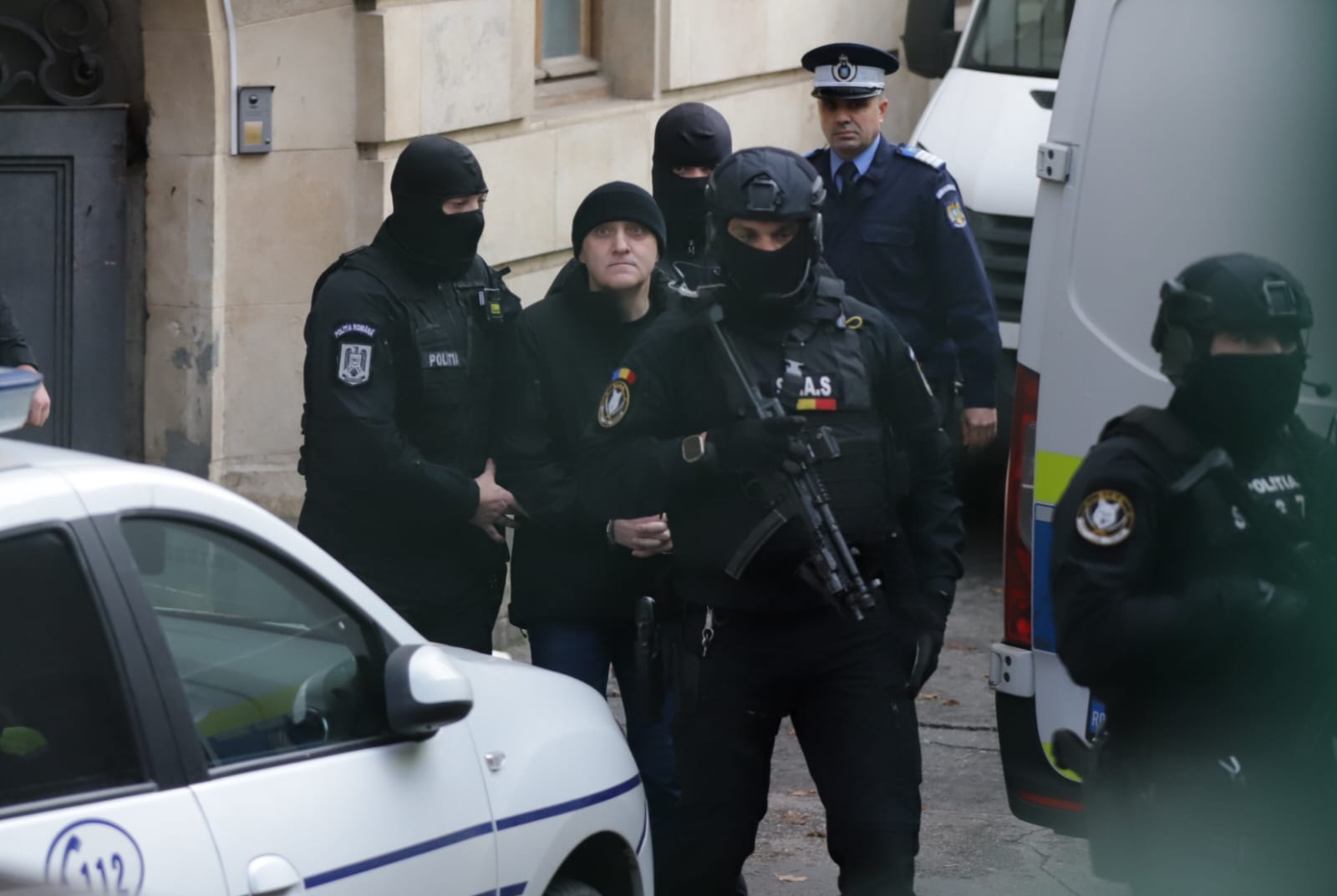 Horațiu Potra, păzit de un comando de mascați. Șeful mercenarilor a fost adus la Curtea de Apel București, alături de fiul și nepotul său