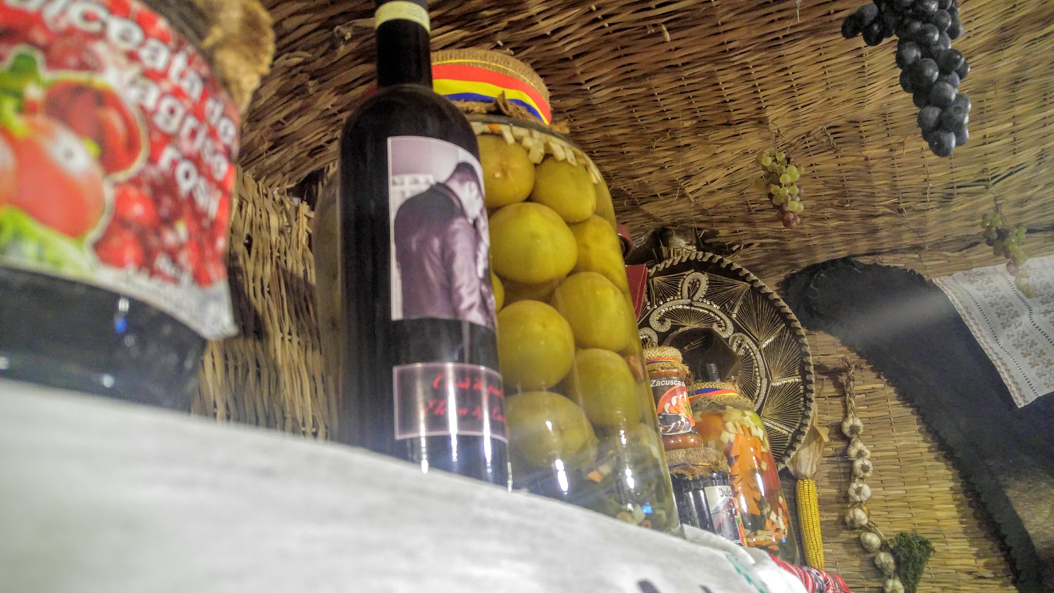 Alejandro Castro, unul dintre fiii lui Fidel Castro, este îndrăgostit de România. Îi place să se distreze la Bușteni. Lăutari, dulceață ”Halep”, vin ”Bute”! / FOTO&VIDEO
