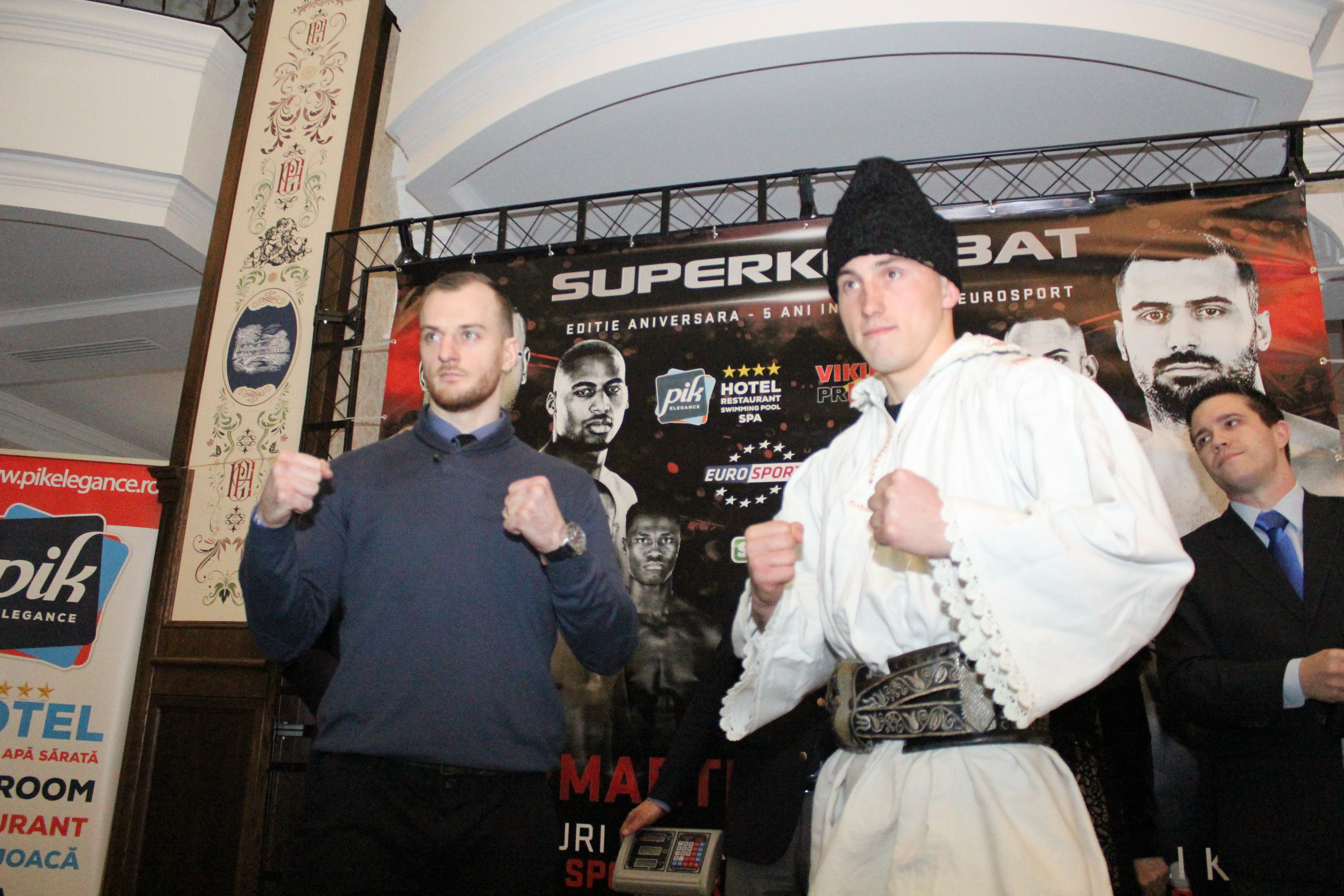 Luptătorii de la Superkombat Ploiești s-au confruntat pentru prima dată la cântarul oficial / GALERIE FOTO