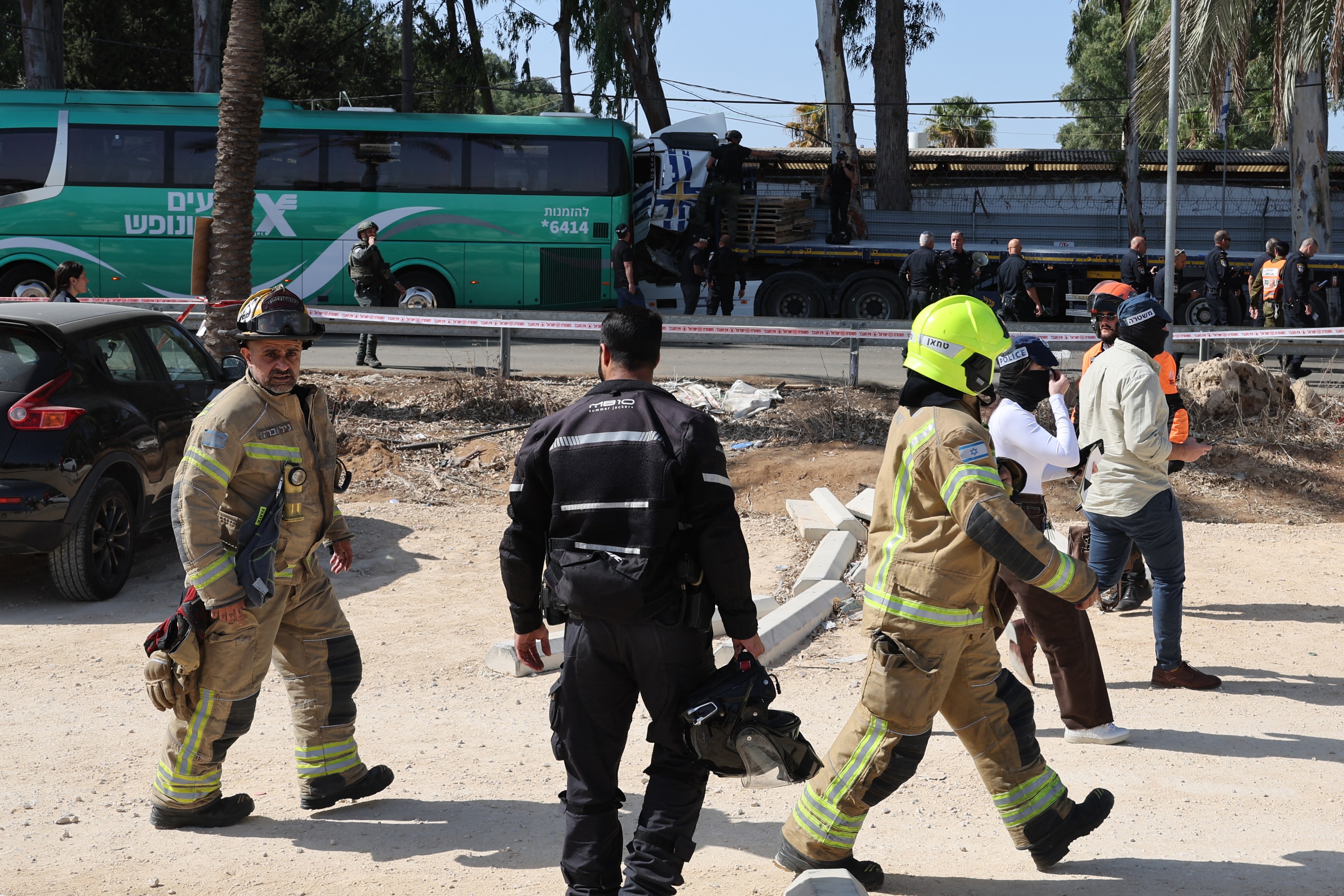 Posibil atac terorist lângă Tel Aviv, aproape de sediul Mossad. Zeci de răniți, după ce un camion a intrat într-o stație de autobuz | VIDEO