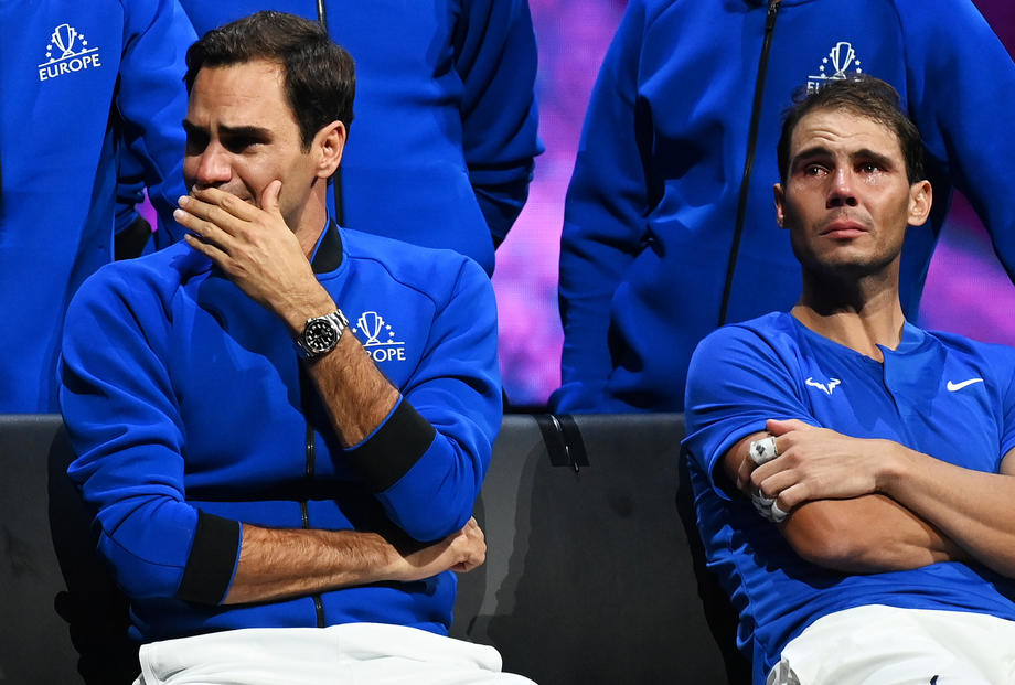 IMAGINEA ZILEI în sportul mondial. Roger Federer ținându-l de mână în lacrimi pe Rafael Nadal la ultimul său meci ca profesionist în tenis
