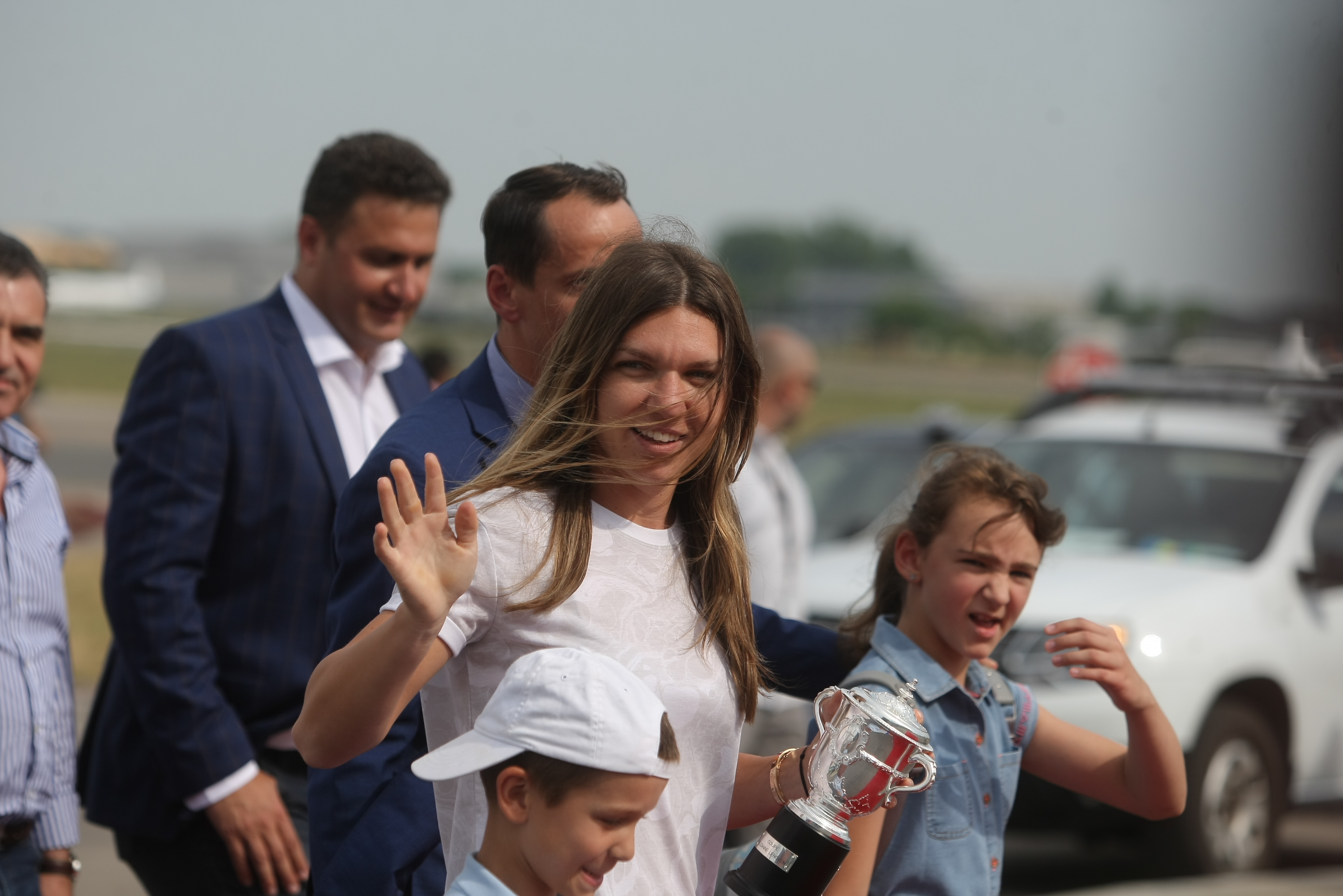 Imagini de la sosirea Simonei Halep în România. Liderul WTA, emoționat de primirea făcută / GALERIE FOTO
