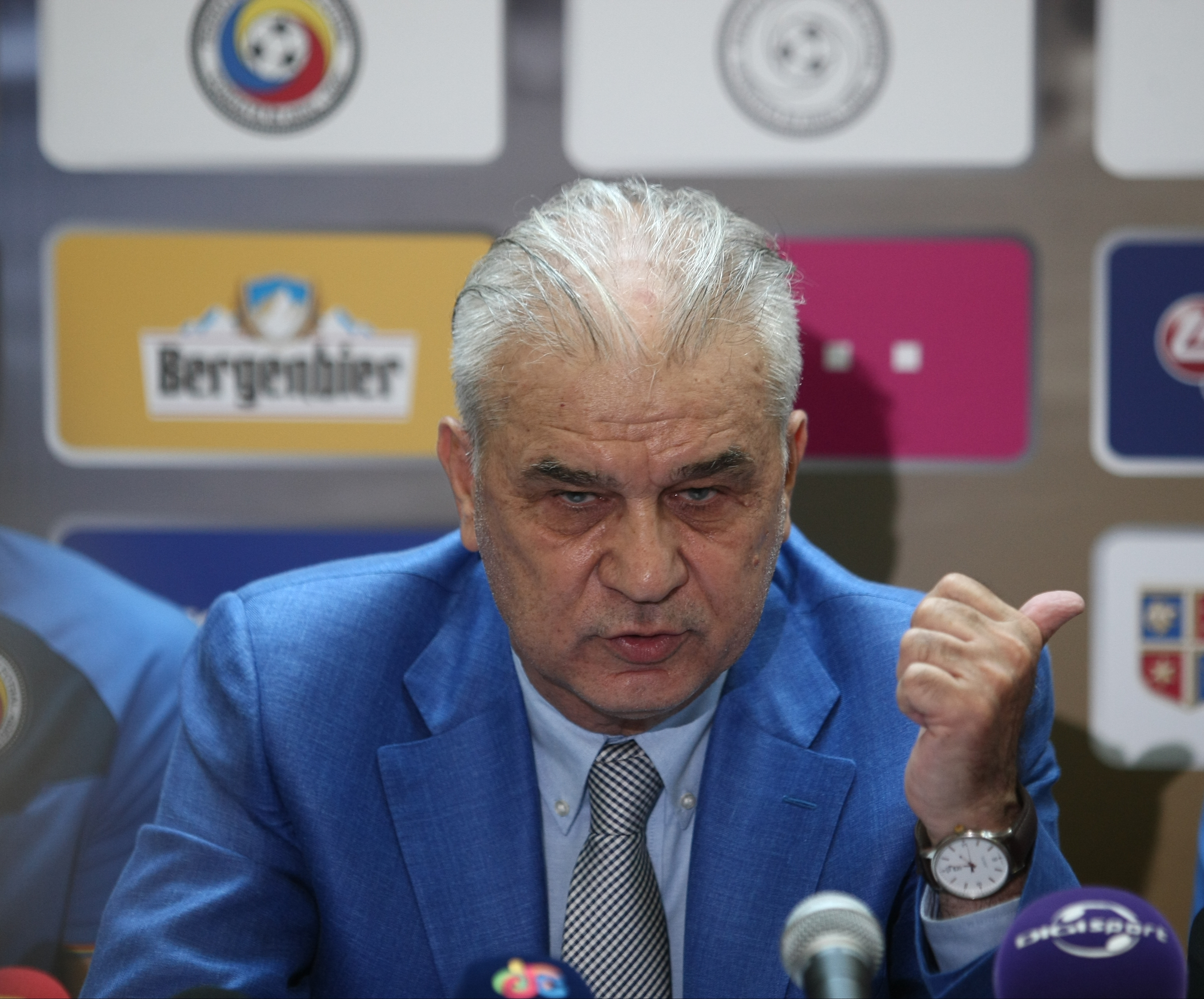 Schimb de replici fabuloase între Iordănescu și Budescu. ”Aștept să te apuci de fotbal”. ”Ce vrei, bă, cine ești?” / GALERIE FOTO