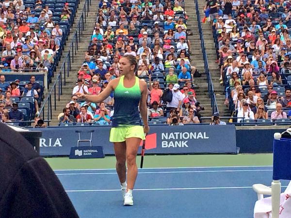 Comentatorii străini sunt șocați de numărul mare de români care o încurajează pe Simona Halep în Canada: ^”Este cea mai iubită jucătoare de tenis a lumii”! GALERIE FOTO