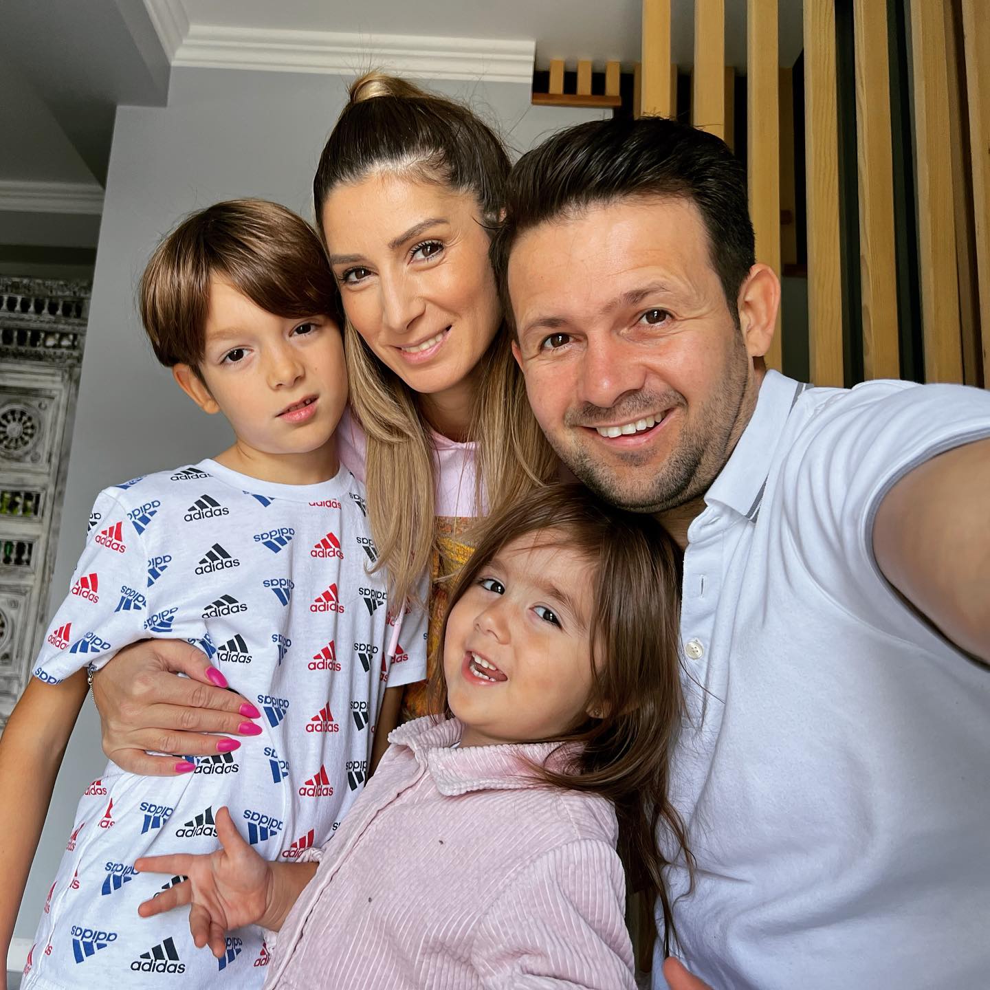 Povestea neștiută a magicianului Robert Tudor. S-a născut cu gura strâmbă și nu aude cu urechea stângă: „Mama nu m-a vrut”