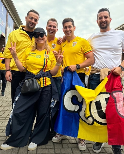 EURO 2024. Cum au apărut Andreea Esca și Corina Caragea la meciul România - Belgia. Prezentatoarele au sărit și scandat cu suporterii
