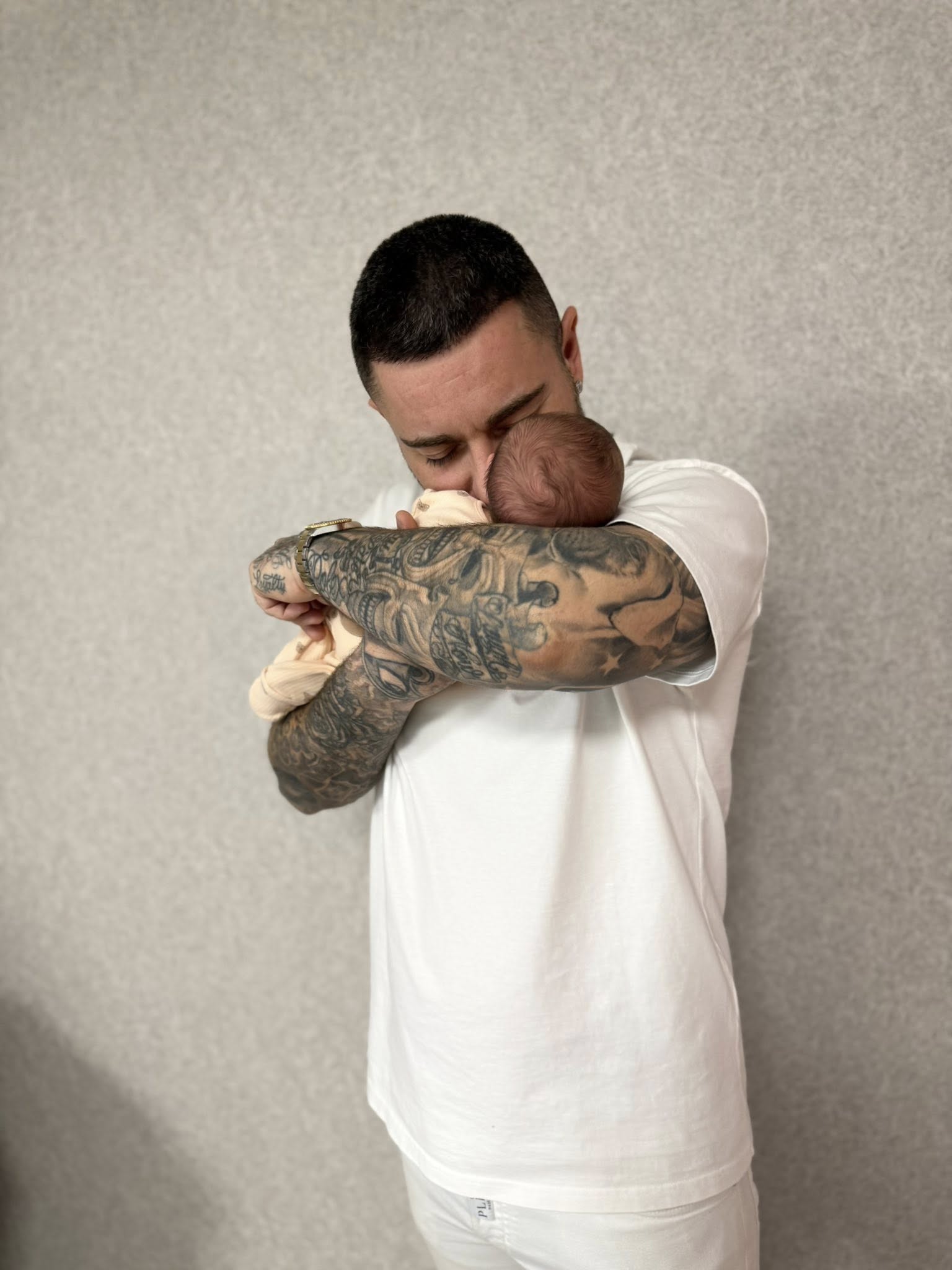 Primele imagini cu fetița lui Tj Miles și a Franciscăi. Ce nume au ales cei doi pentru micuța lor. „Bine ai venit”