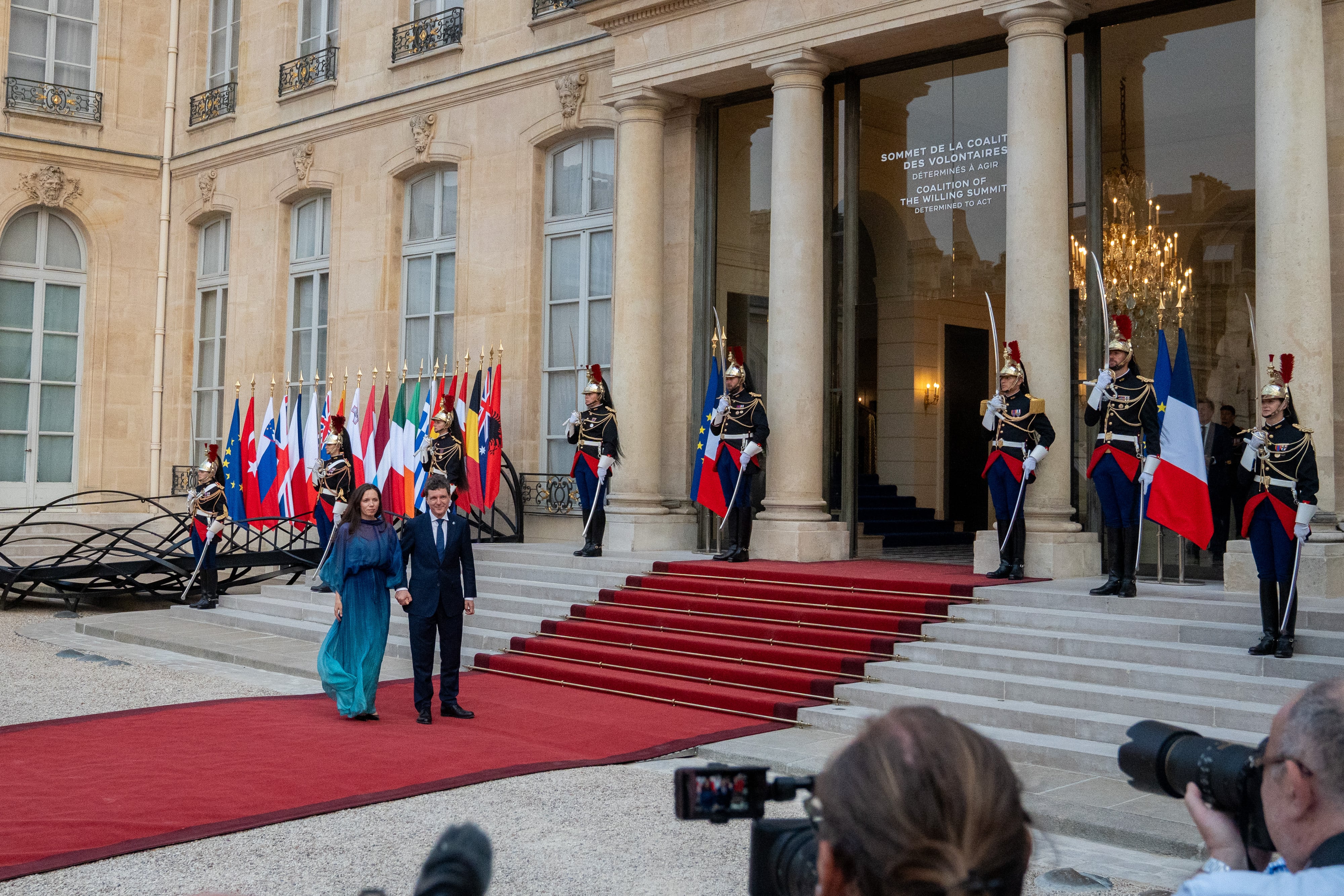 Imagini rare cu Mirabela Grădinaru și președintele României, Nicușor Dan, la dineul oferit de Emmanuel Macron. Stil și eleganță la Palatul Élysée