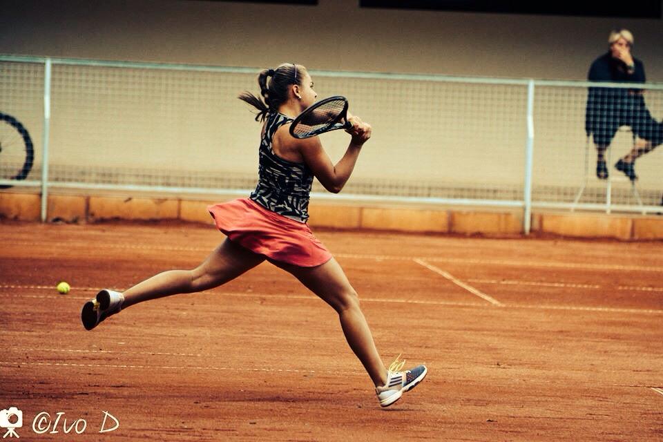 TENIS / Caz NEBUN: un antrenor român și-a BĂTUT fata chiar pe terenul de joc!