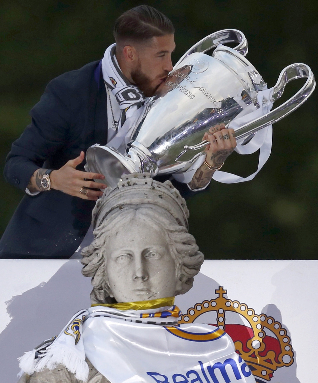 30.000 de oameni i-au așteptat o noapte întreagă pe campionii de la Real în Piața Cibeles| GALERIE FOTO&VIDEO