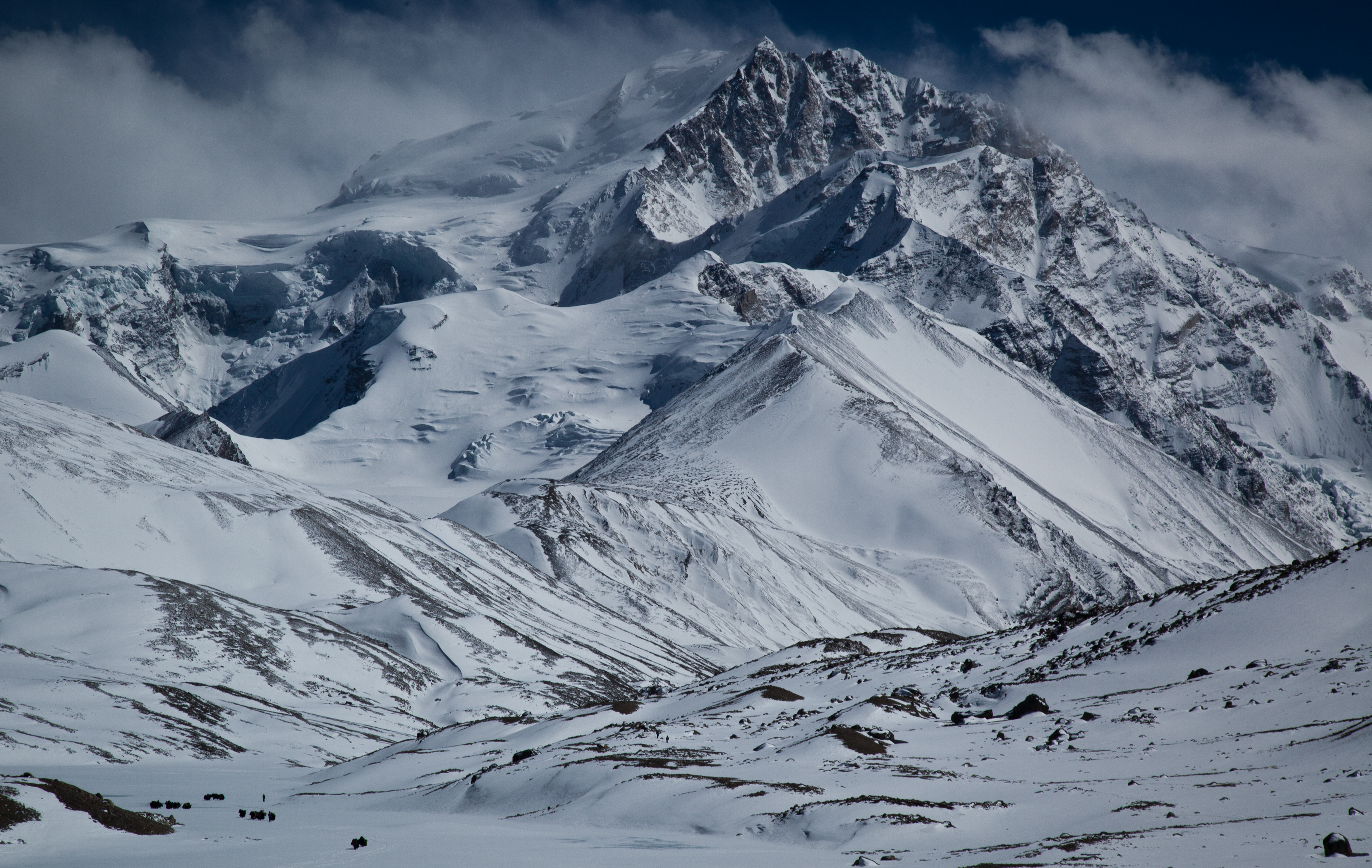 Alex Găvan atacă în condiții extreme un vârf din Himalaya / FOTO & VIDEO