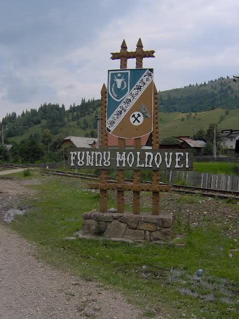 Țara noastră e o poezie, când vine vorba de nume de localități. „La Mănăstirea Pătrunsa ajungi prin Cracii Doamnei, urcând pe Dealul Bucii”