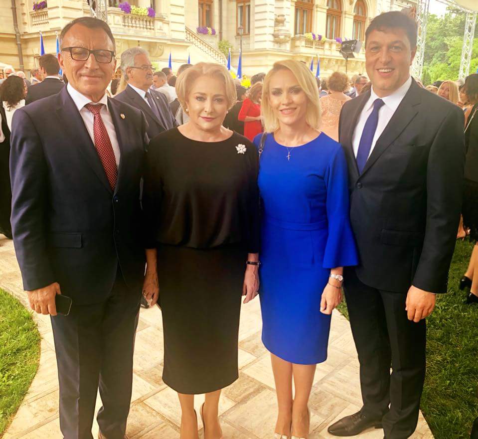 REPORTAJ/ Ce nu s-a văzut la recepția de Ziua Europei, de la Cotroceni; Liderii PSD au venit cu autocarele, Dragnea și Dăncilă au socializat peste o oră (FOTO)