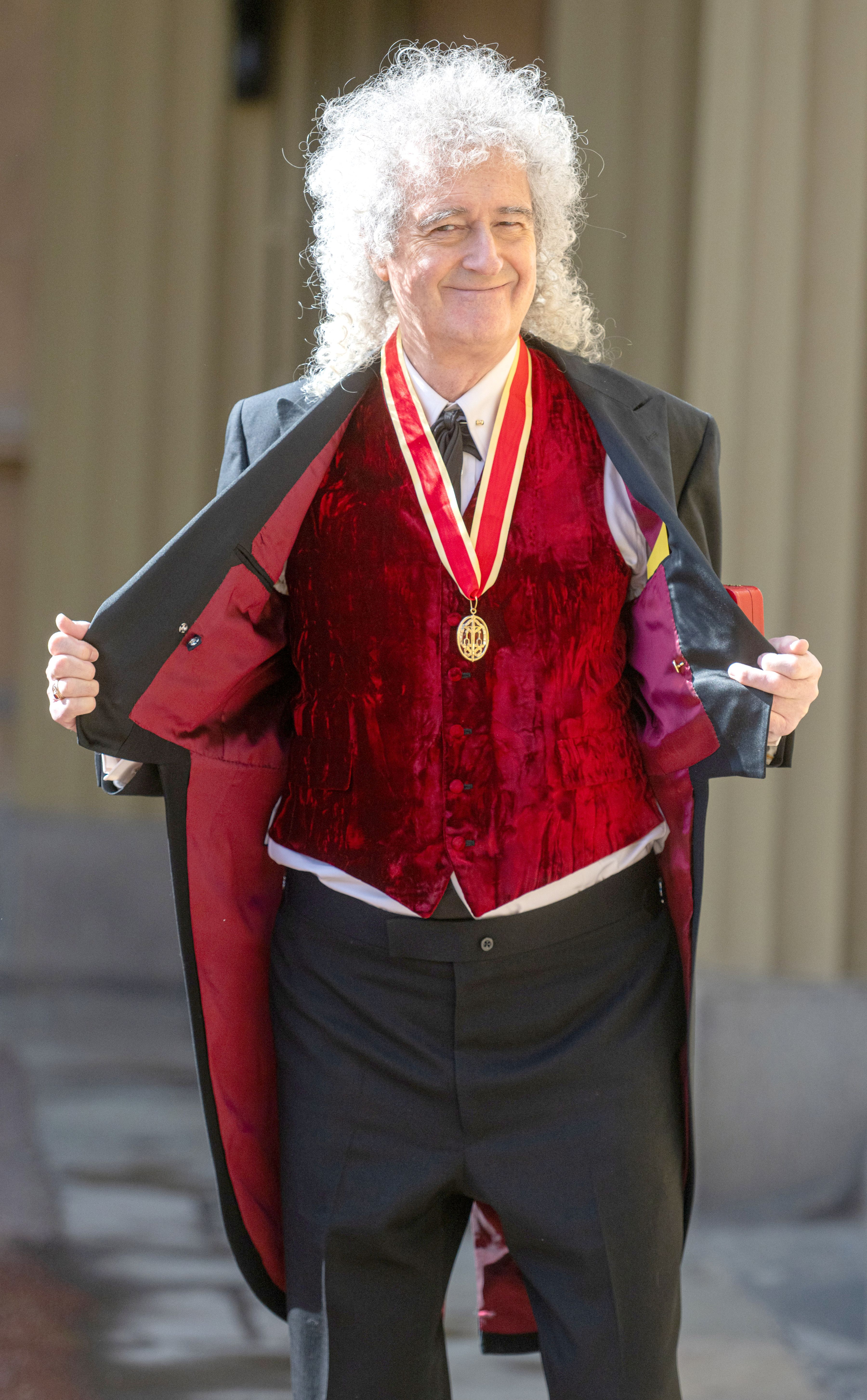 Brian May, chitarist și fondator al formaţiei Queen, a fost înnobilat de regele Charles al III-lea