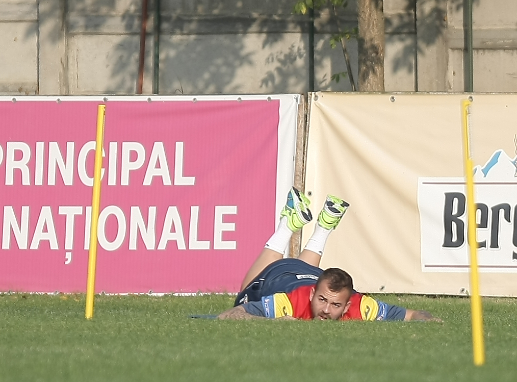 Armenia - România (sâmbătă, ora 19.00, TVR 1). Alibec, deranjat de criticile lui Bölöni: ”A exagerat!”. Atacantul dă sfoară-n țară: ”N-am iubită” / INTERVIU & GALERIE FOTO