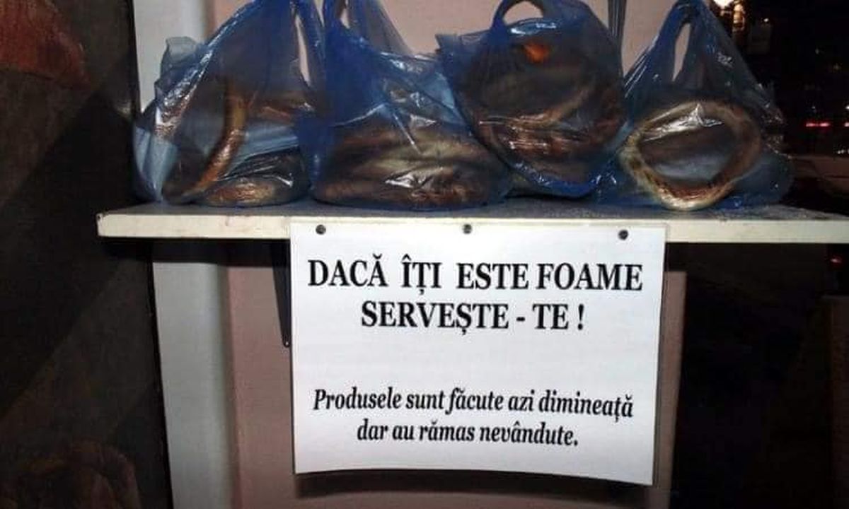 Proprietarul unei patiserii din Brăila lasă seara pungi cu produse în faţa magazinului: „Dacă îţi este foame, servește-te!”