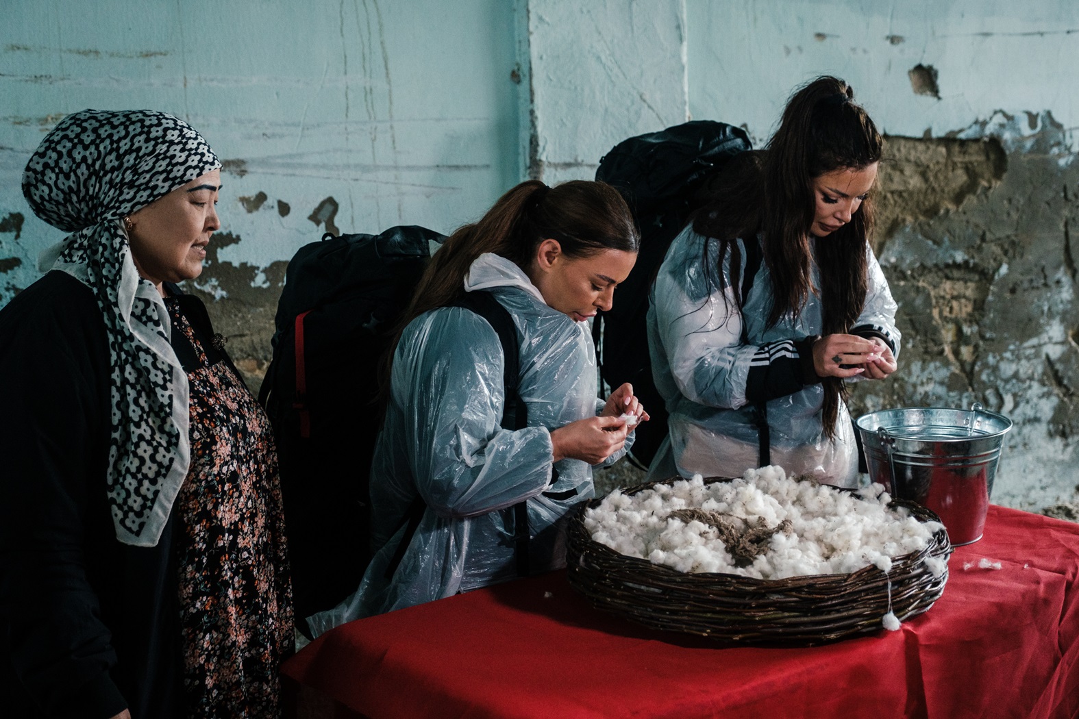 Lupta pentru marea imunitate la Asia Express – Drumul Mătăsii se dă pe frig și ploaie, în ultima etapă din Uzbekistan