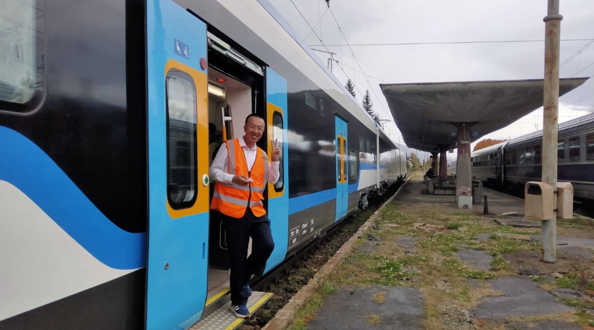 Primul tren electric chinezesc de mare viteză care va circula în România a fost lansat în probe | VIDEO