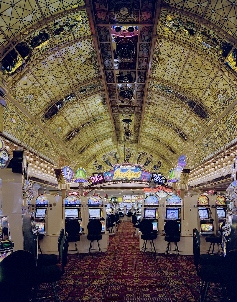 Legendarul cazinou Tropicana din Las Vegas, cu o istorie de 67 de ani, va fi demolat. Turnurile luxoasei clădiri se vor prăbuși într-un „eveniment exploziv unic”