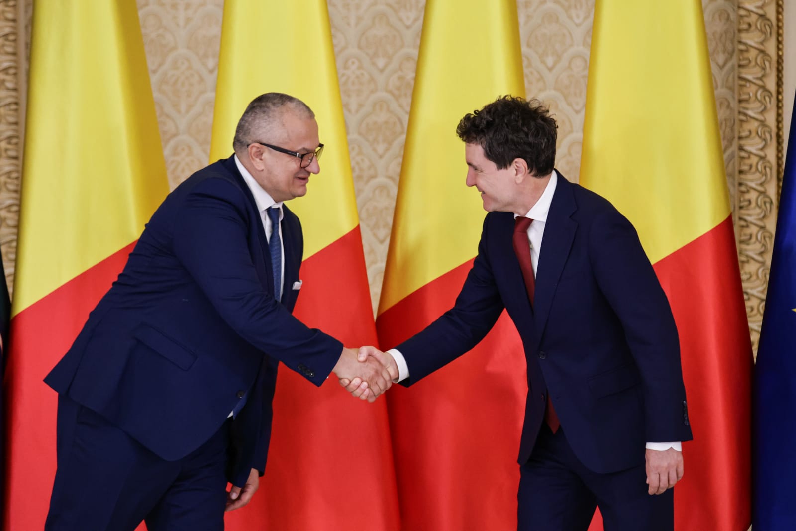 Trei noi judecători la CCR. Dacian Dragoş, Csaba Asztalos şi Mihai Busuioc au depus jurământul la Cotroceni. Cine sunt cei 9 judecători ai Curții