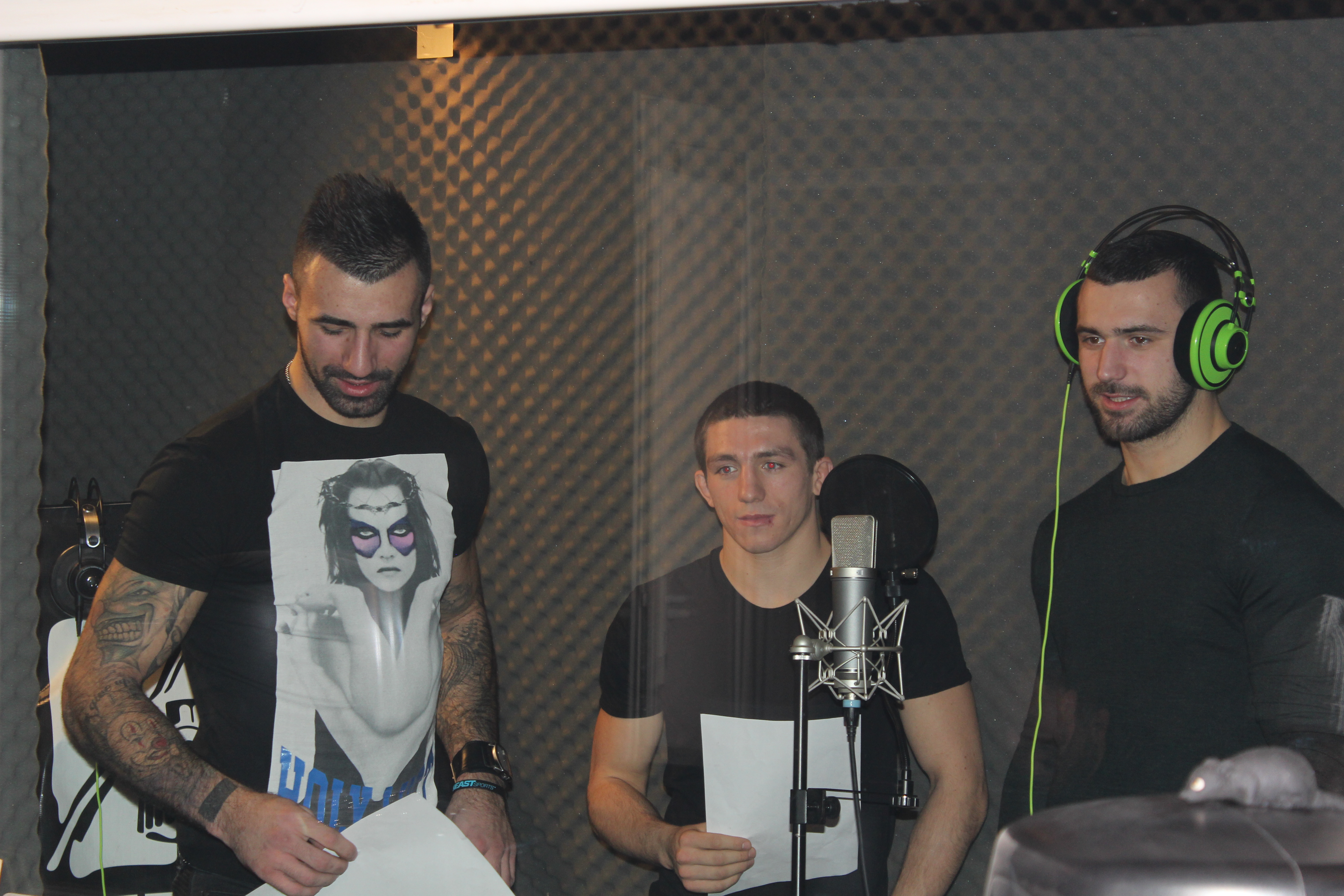 EXCLUSIV / Primiți cu colindul? Luptătorii Superkombat au intrat în studio! GALERIE FOTO&VIDEO