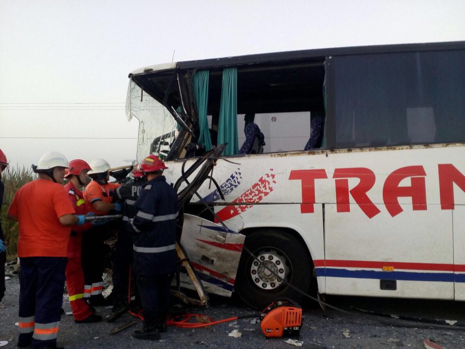 UPDATE: Doi morți și 10 răniți într-un accident în județul Arad. Cum s-a întâmplat nenorocirea