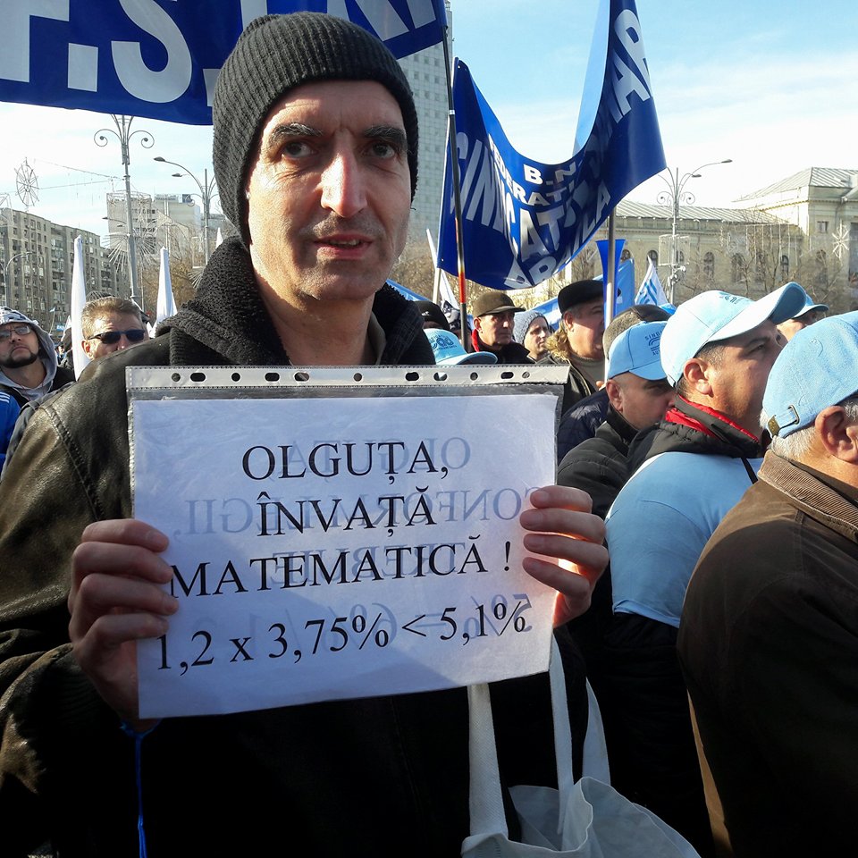 FOTO&VIDEO/ Circa 2.000 de sindicaliștii de la Dacia și BNS Argeș protestează, marți, în Piața Victoriei