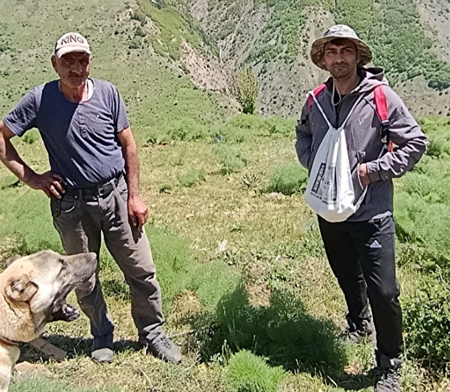 Povestea bărbatului care trăiește de 40 de ani în sălbăticie, alături de urși și de lupi, la 2.200 de metri altitudine: „Mai bine aici decât să merg într-o vacanță la Antalya”