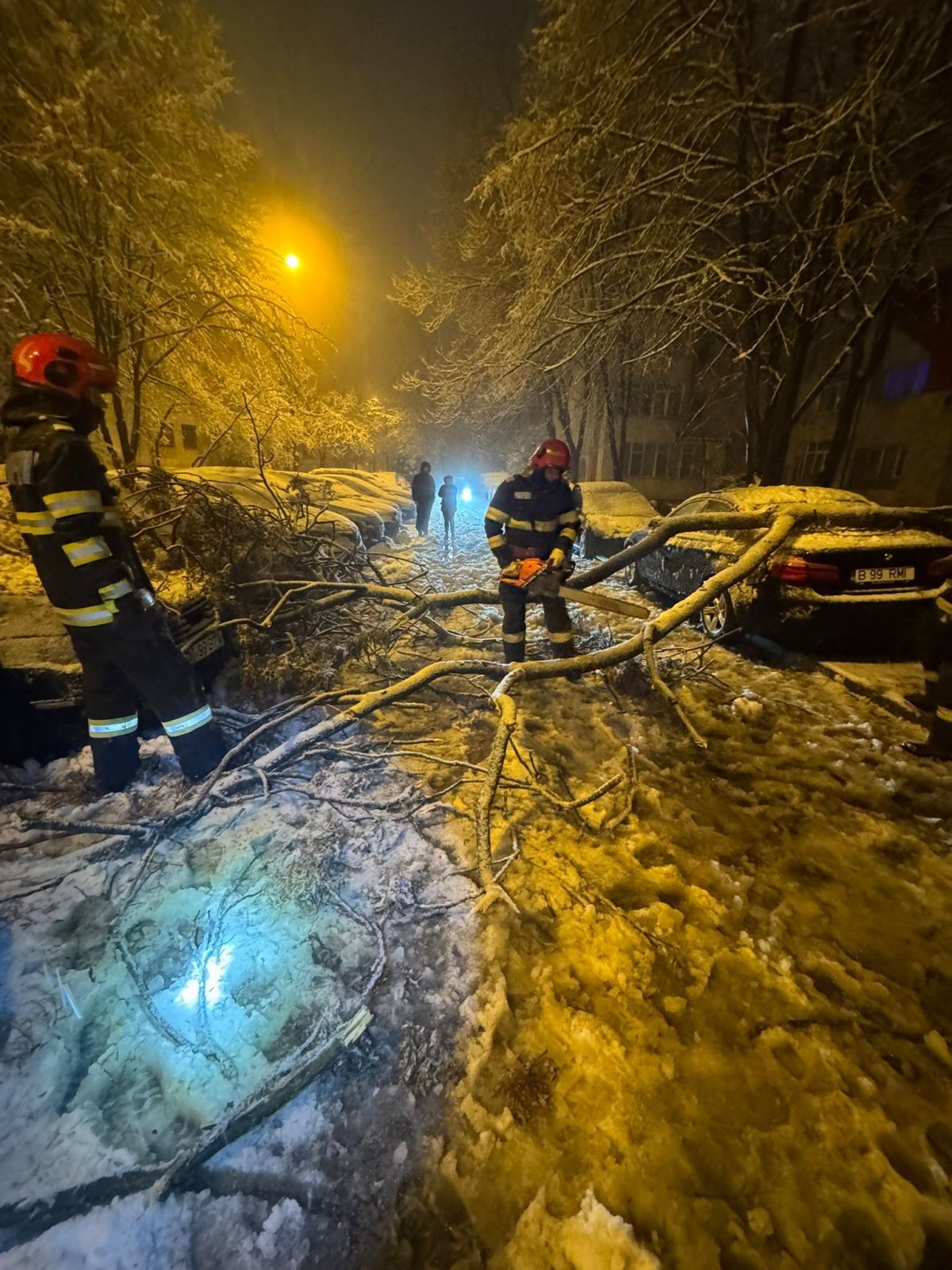 România, paralizată de viscol și ninsori: autostrăzi și porturi închise, haos pe aeroport și peste 160.000 de oameni nu au curent electric