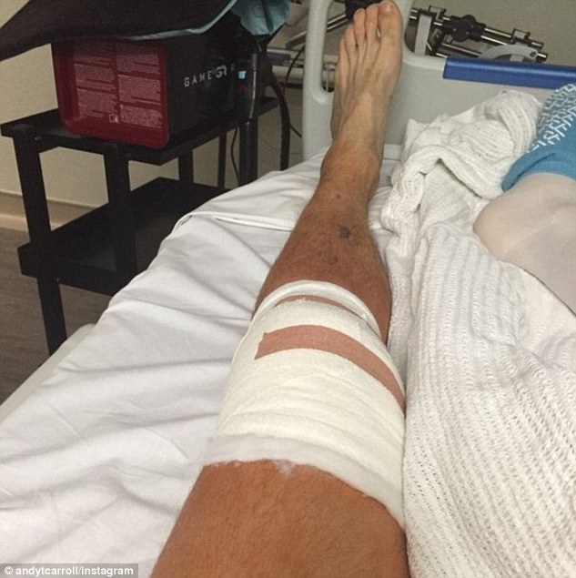 Imagini HORROR cu piciorul atacantului Andy Carroll /  GALERIE FOTO
