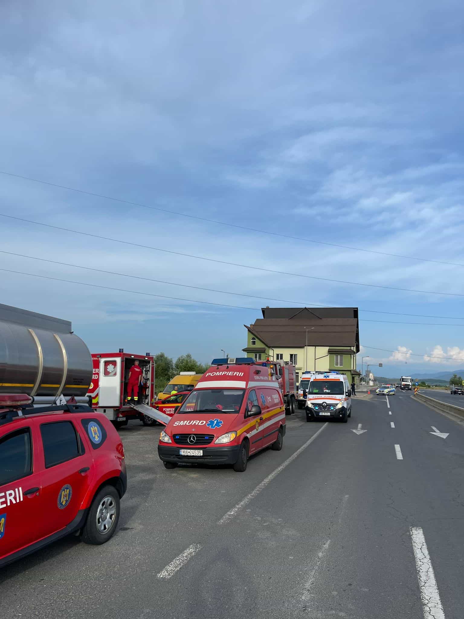 Microbuz cu 11 elevi, implicat într-un accident pe DN 1, în Sibiu. A fost activat Planul Roşu de Intervenţie