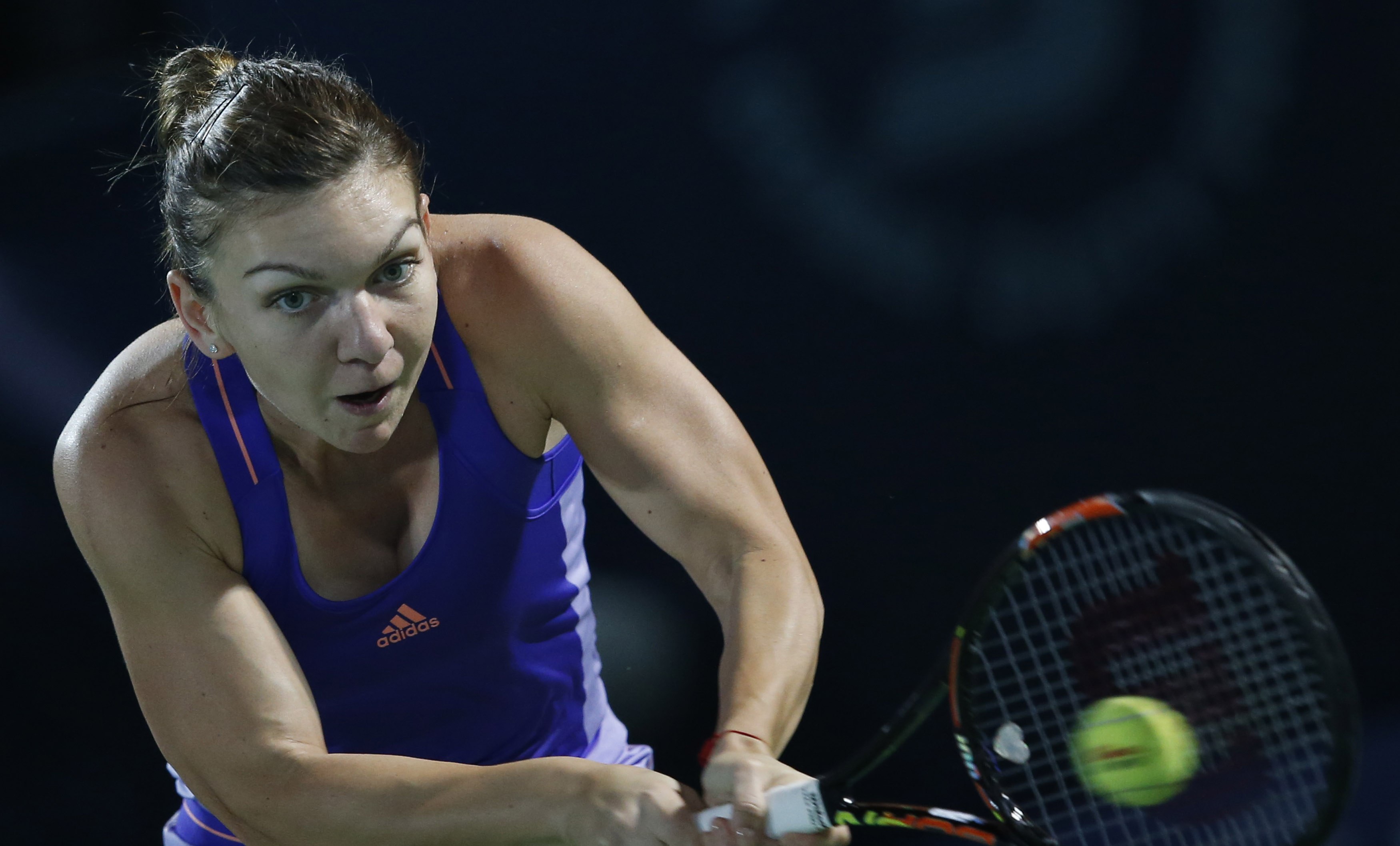 Concentrare, cuvântul de ordine la Dubai! Cum a trăit Simona Halep meciul cu Daniela Hantuchova / GALERIE FOTO