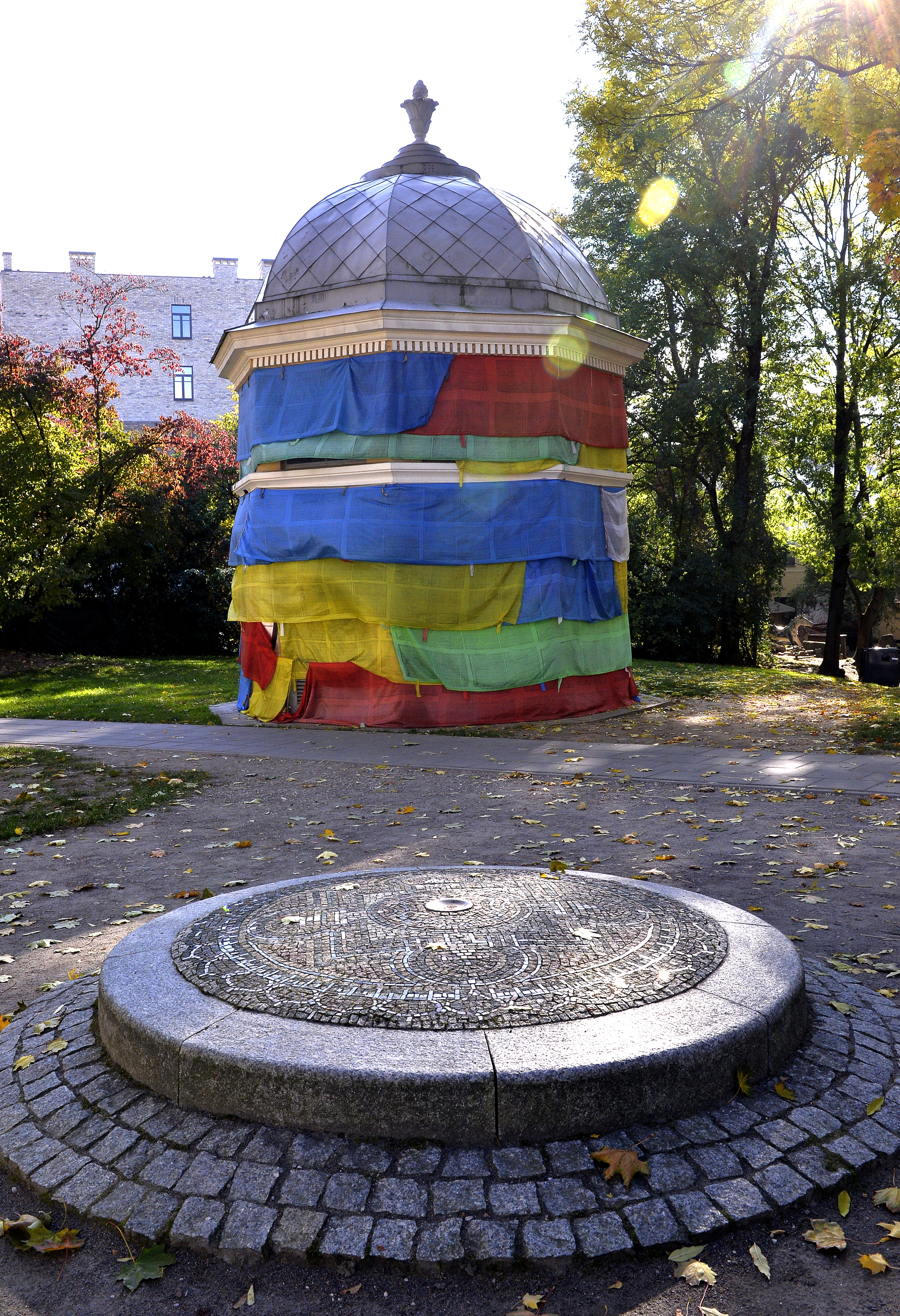 GALERIE FOTO/ Cum arată țara cu armată din 12 oameni și în Constituția căreia scrie ”oamenii au dreptul să moară, dar nu sunt obligați!”