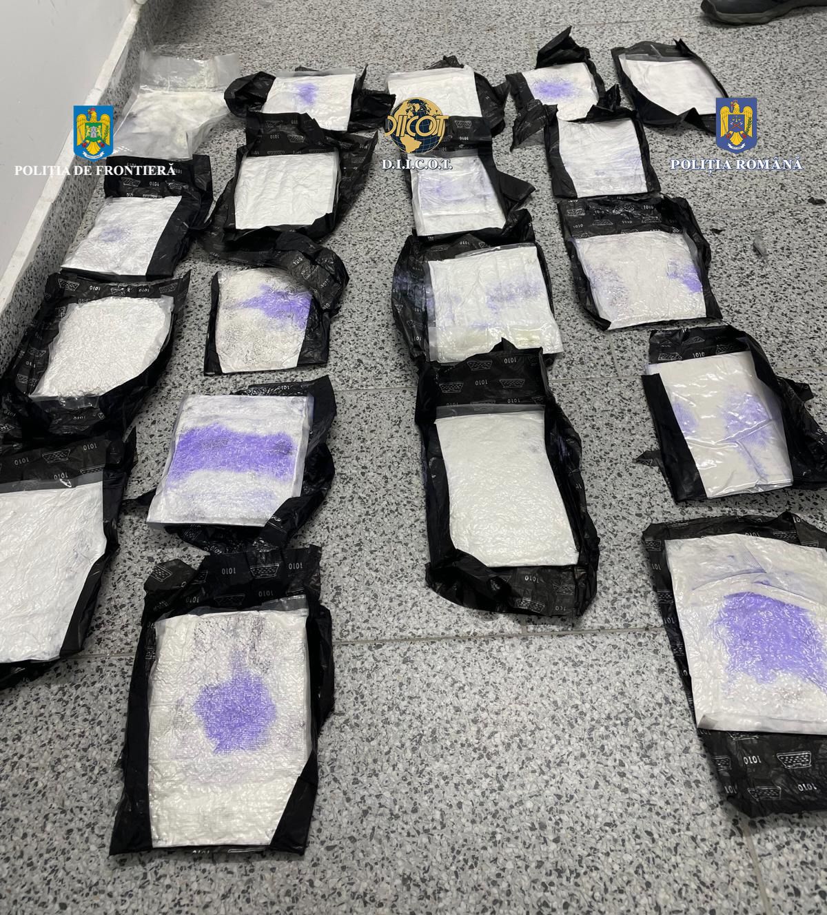 Un bărbat a fost arestat de polițiștii din Oradea, după ce a ascuns două kilograme și jumătate de cocaină în caroseria mașinii