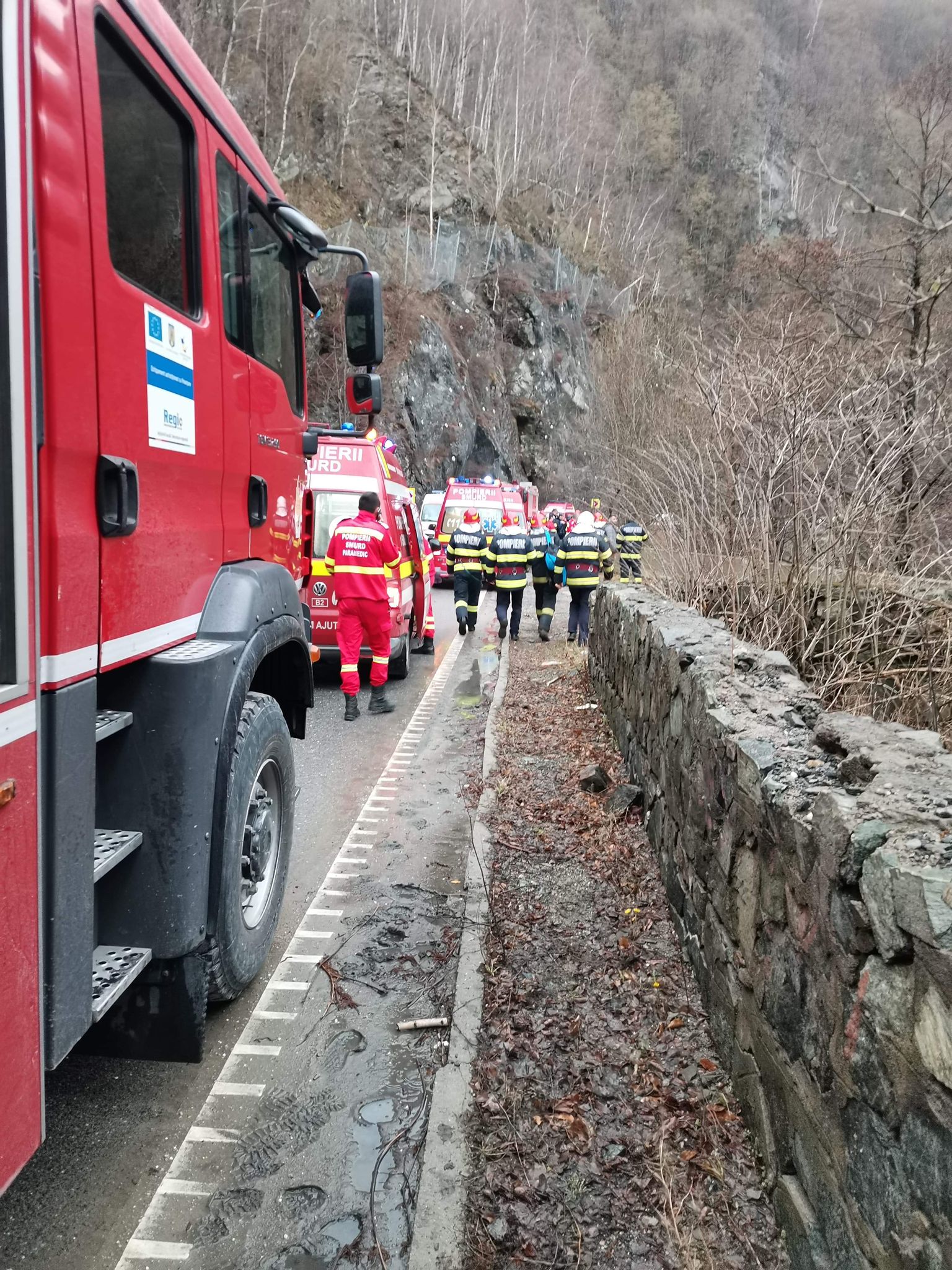 Tragedie la rafting pe Jiu. Un om a murit după ce trei bărci cu 22 de persoane s-au răsturnat