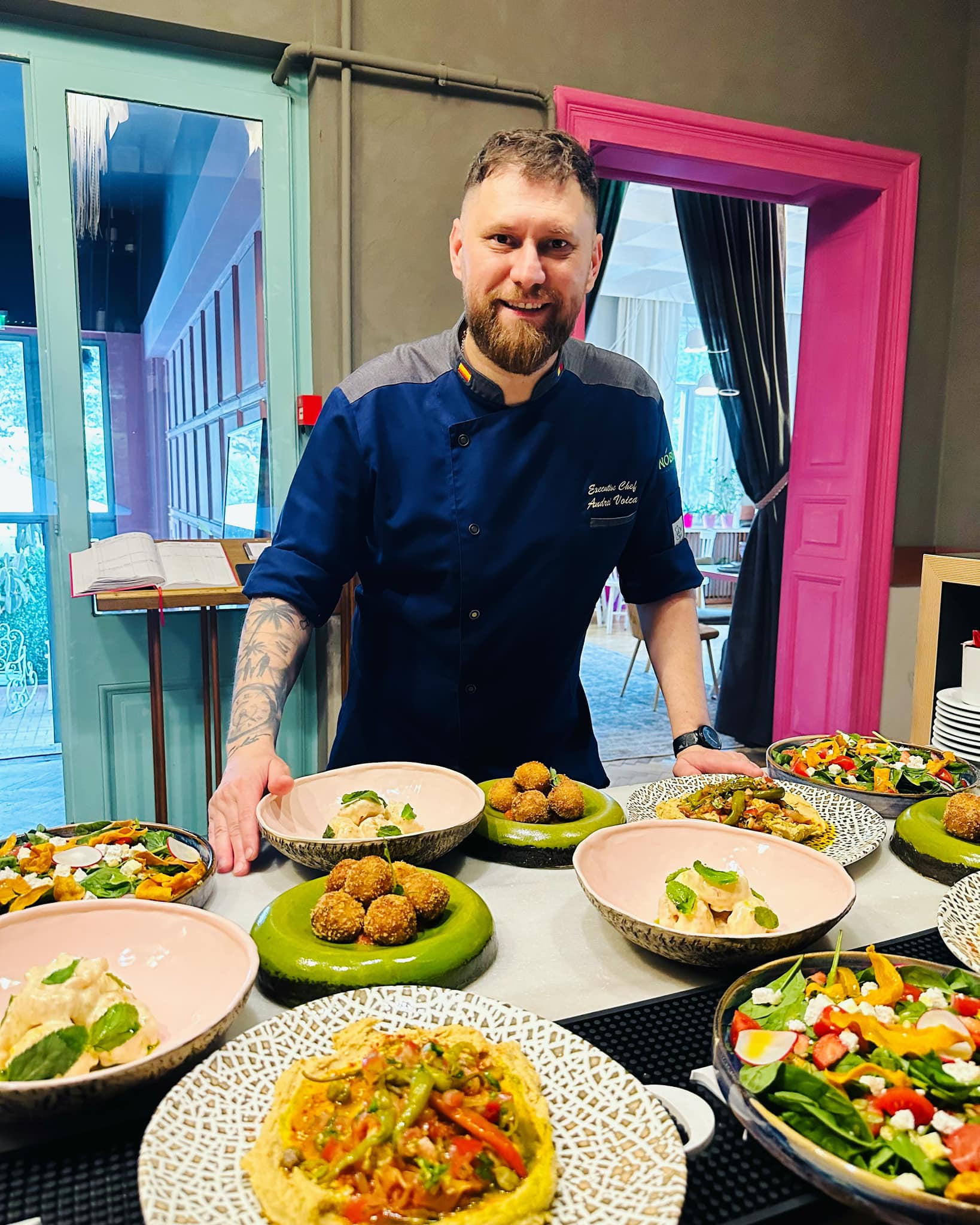 Cine este bucătarul echipei naționale de fotbal a României. Andrei Voica a câștigat MasterChef România în 2015 și este total schimbat