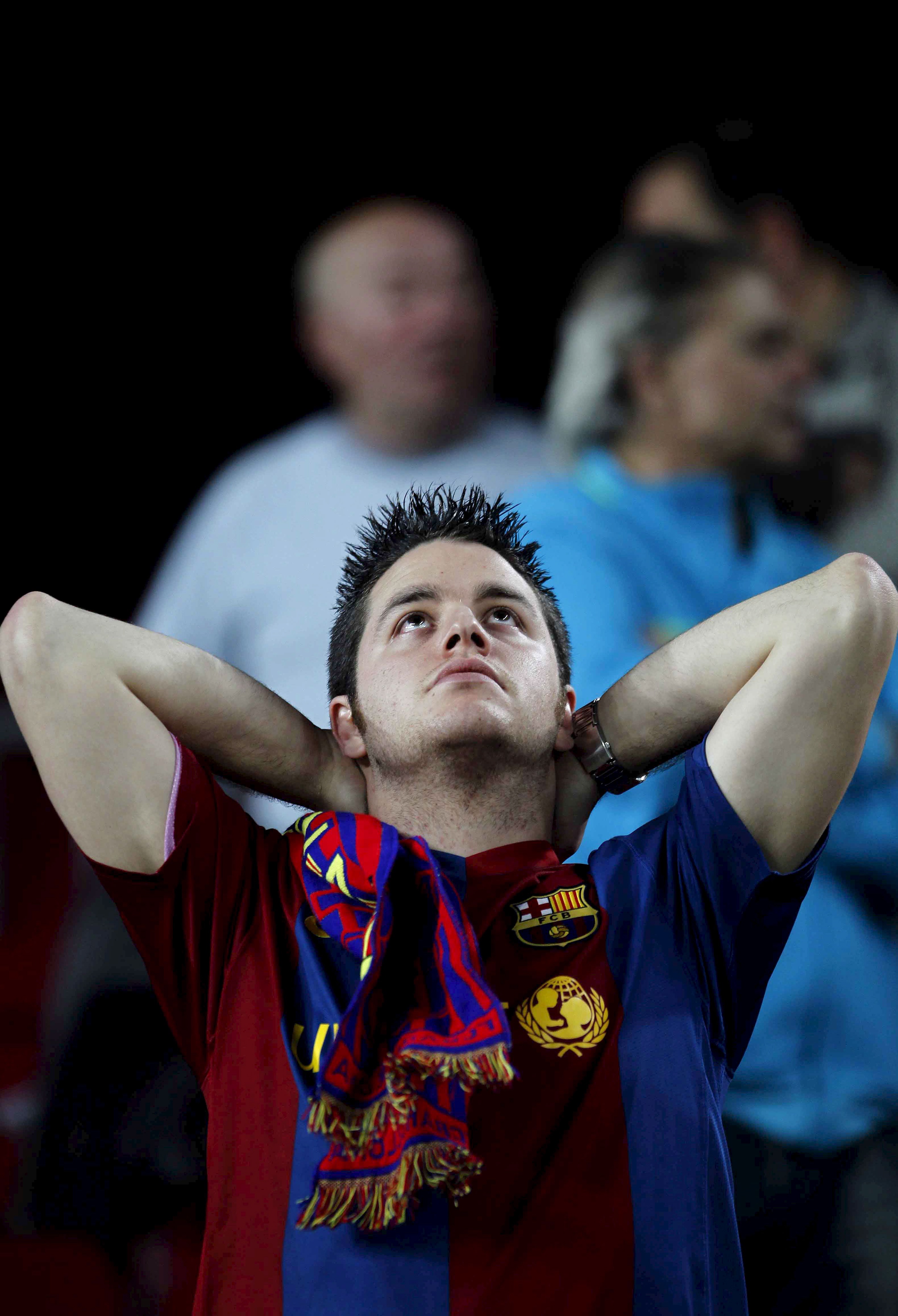 Femeie rămasă infirmă din cauza unei petarde aruncată pe ”Camp Nou”. Chivu, martor / FOTO