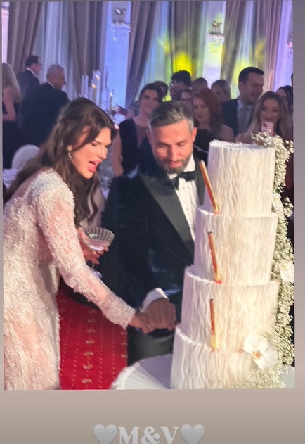 Meniul de la nunta Monicăi Bîrlădeanu cu Valeriu Gheorghiță. Cu ce și-au servit invitații și cât a costat închirierea localului
