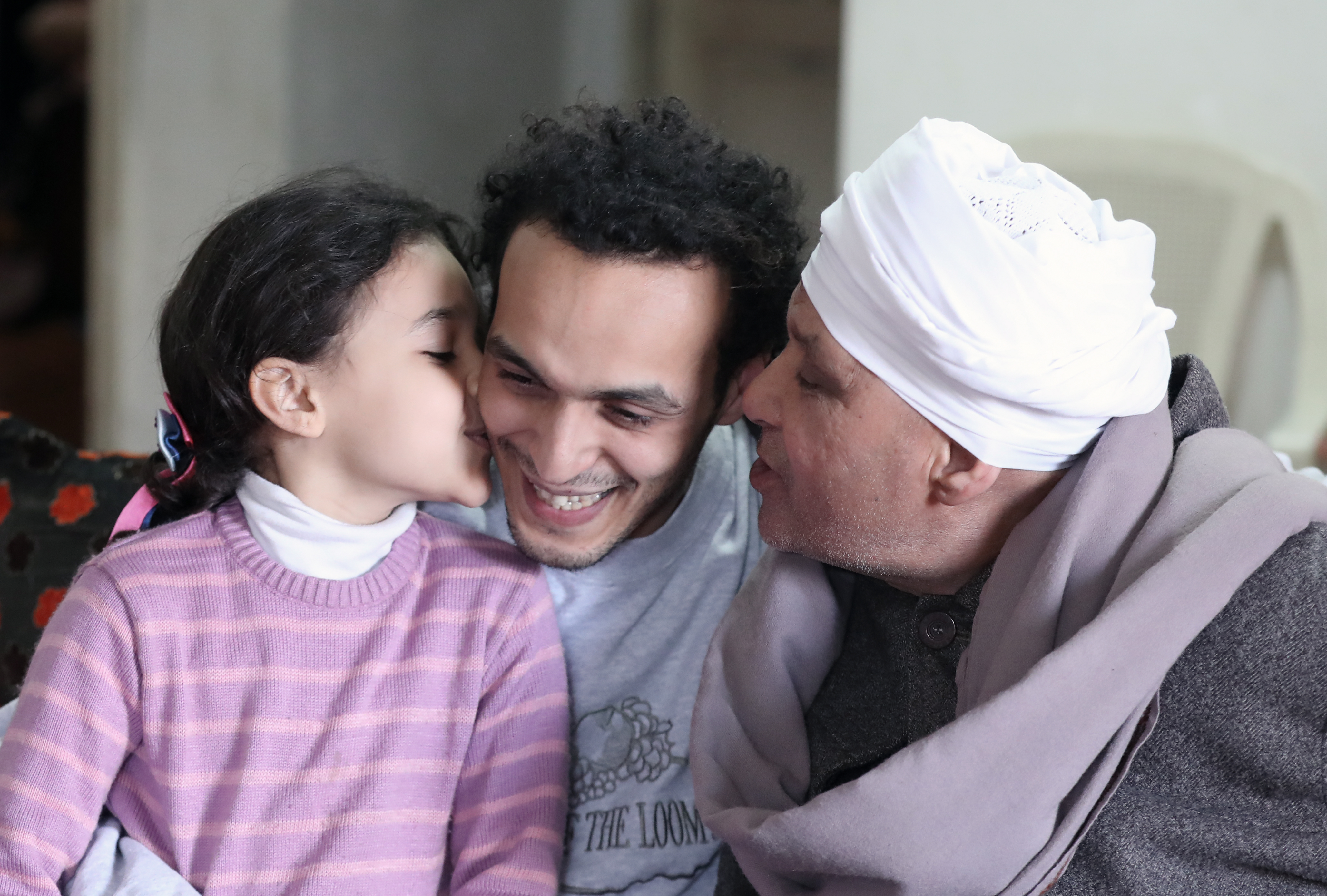 FOTO | Jurnalistul egiptean Mahmoud Abu Zeid a fost eliberat după cinci ani de închisoare. A fost arestat pentru că a relatat despre protestele sângeroase din Cairo