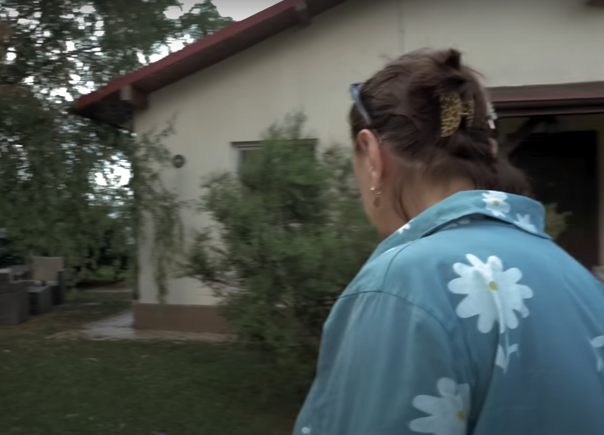 Imagini cu casa de la țară în care locuiește Carmen Tănase. S-a mutat din București într-un sat de lângă Târgoviște, unde are vilă cu grădină