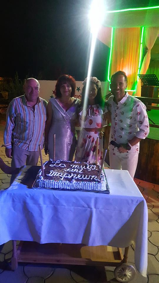 Cum au petrecut Deea și Dinu Maxer la mare. De ce surpriză au avut parte la aniversarea a 10 ani de mariaj | FOTO
