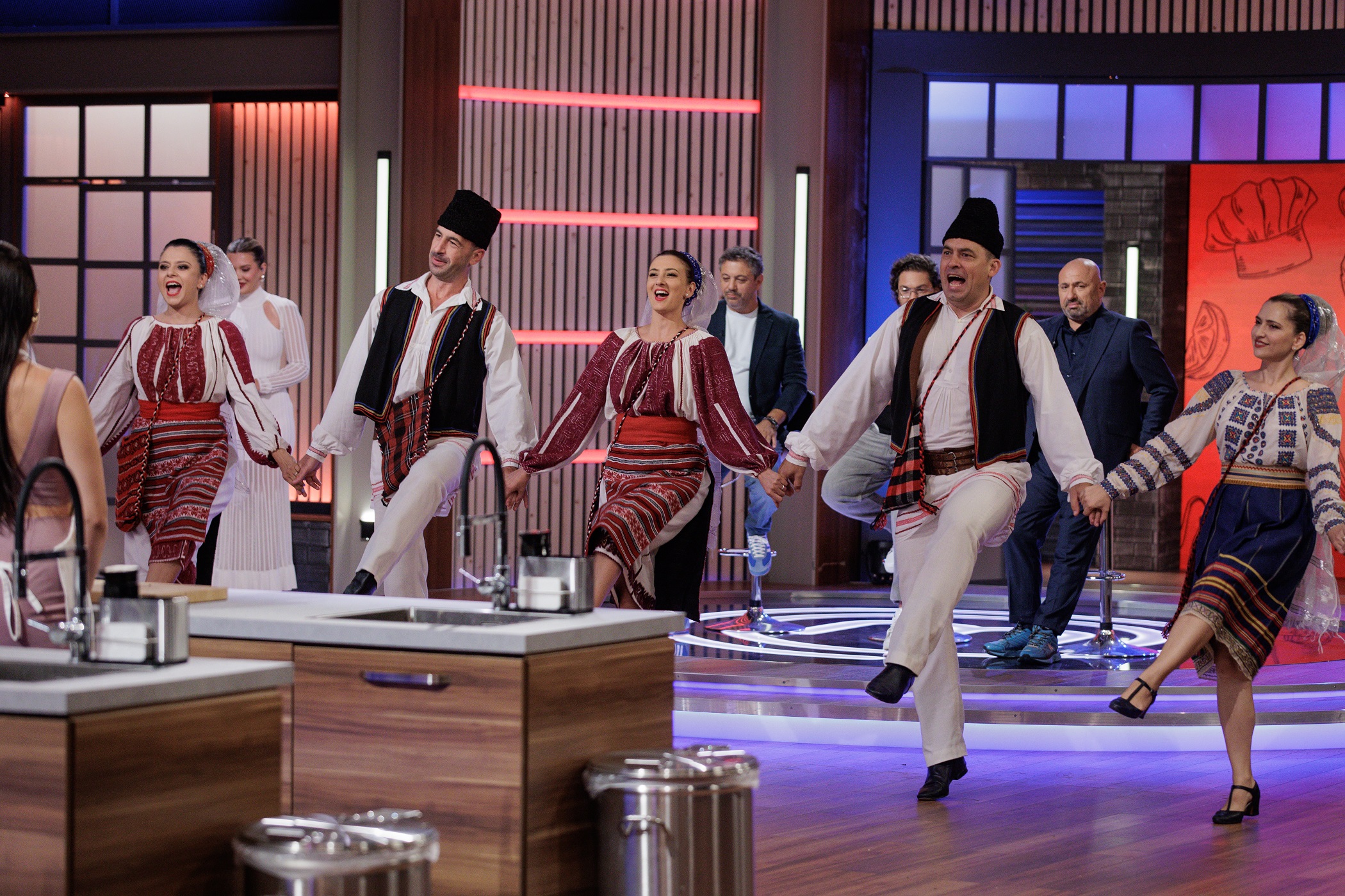 Incident neașteptat la MasterChef 2024. Un concurent leșină după ce își taie un deget: „L-am văzut cu mâna plină de sânge”