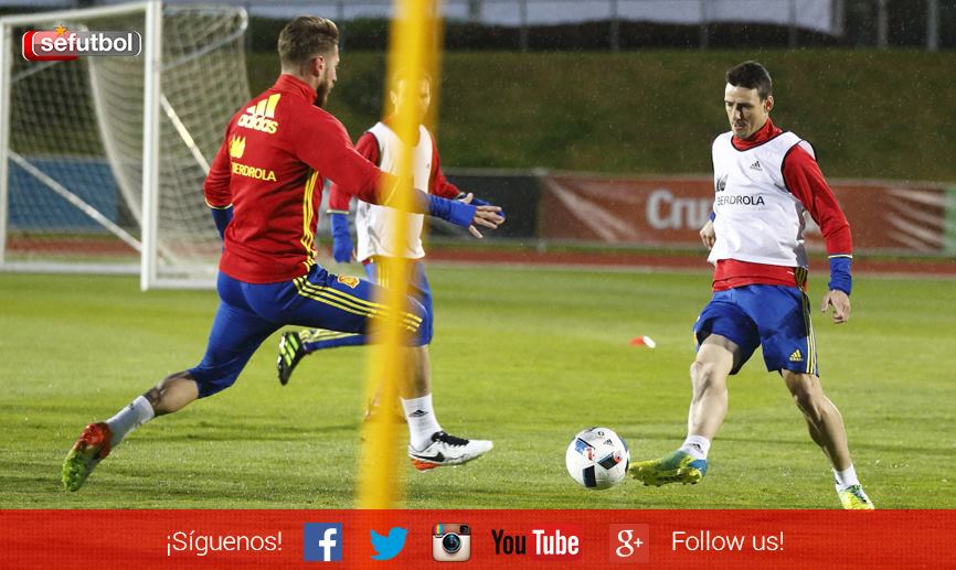 Spania vine la Cluj fără Sergio Busquets. Mijlocașul Barcelonei și-a fracturat un deget de la mână. Imagini inedite din cantonamentul campioanei europene și mondiale / GALERIE FOTO&VIDEO