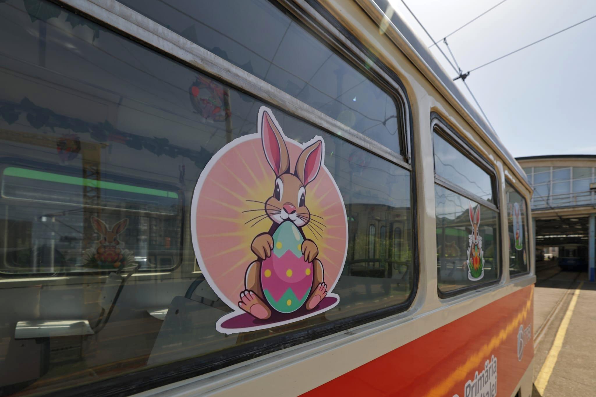 În „Tramvaiul iepurașului”, controlorii STB au împărțit ouă de ciocolată în loc de amenzi: „Mi-a plăcut că ne-au dat dulciuri și erau iepuri lipiți peste tot”
